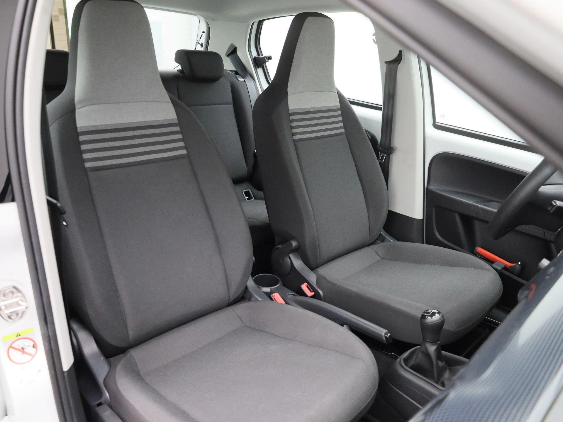 Volkswagen-up!-image-26