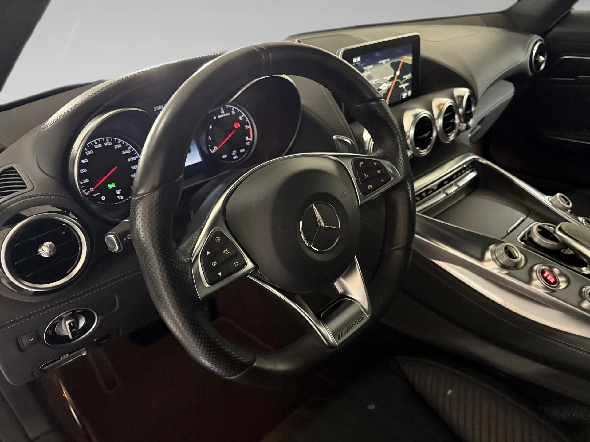 Mercedes-AMG-GT-image-6