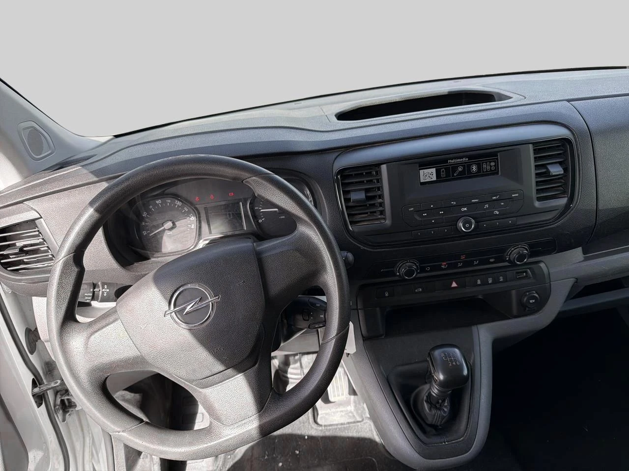 Opel-Vivaro-image-12