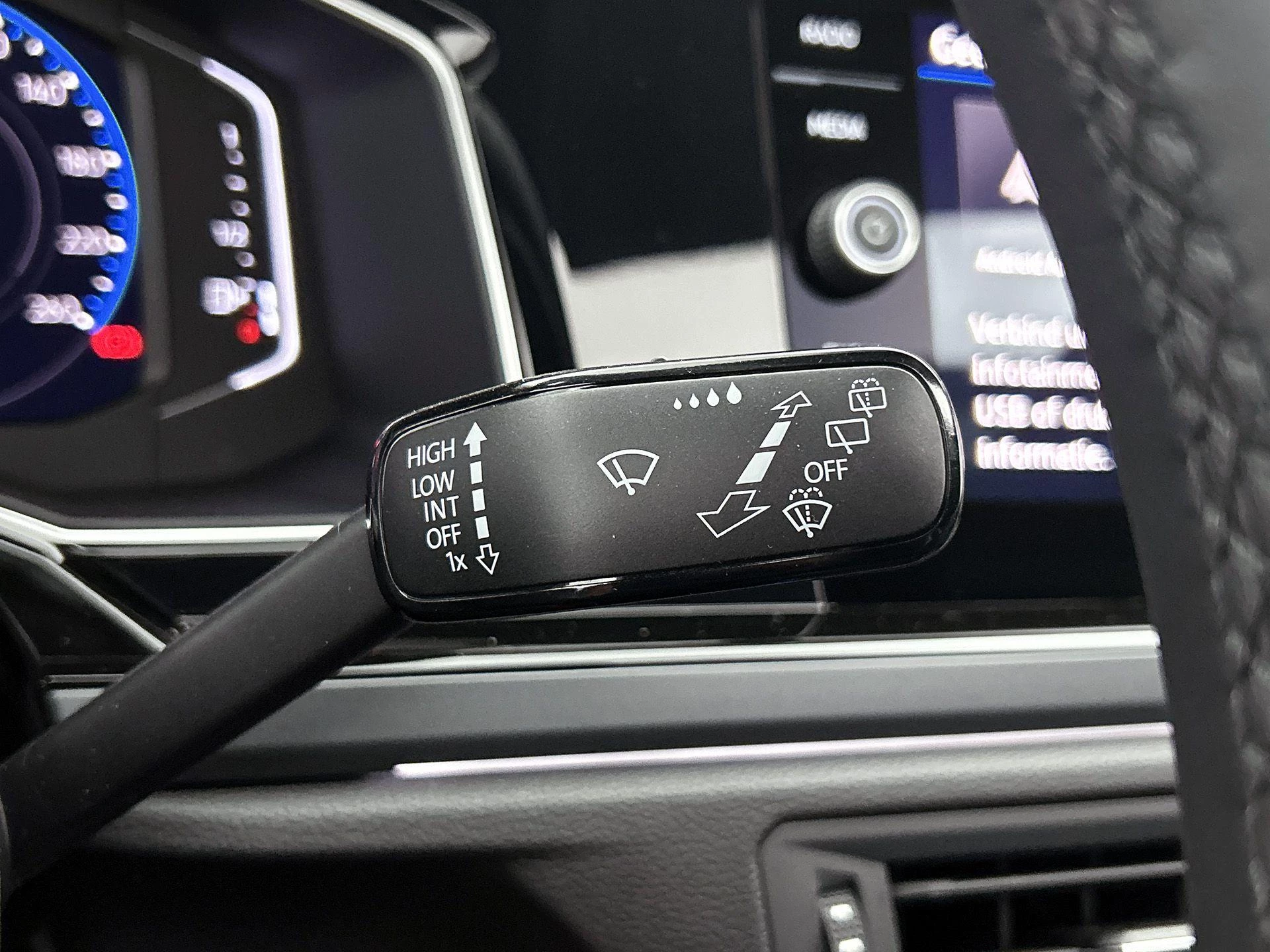 Volkswagen-Polo-image-8