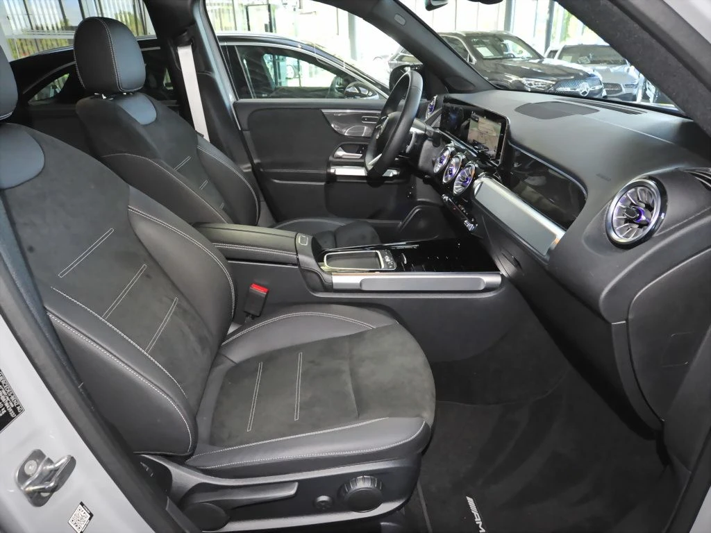 Mercedes-Benz-GLB 200-image-11