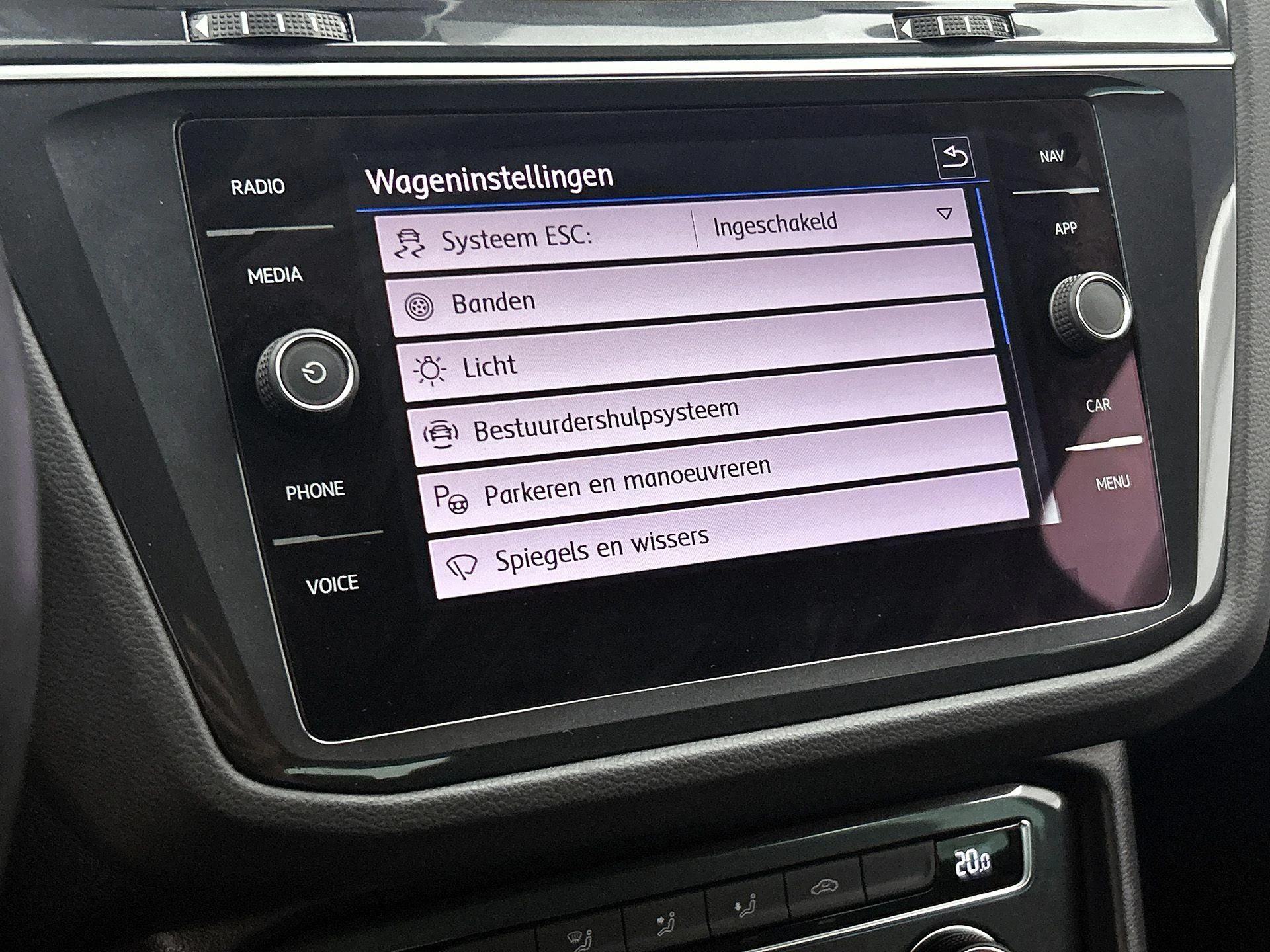 Volkswagen-Tiguan-image-9