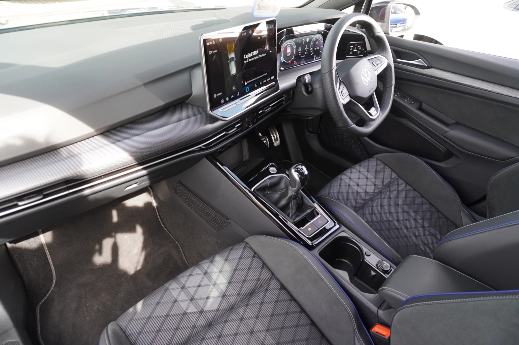 Volkswagen-Golf-image-1