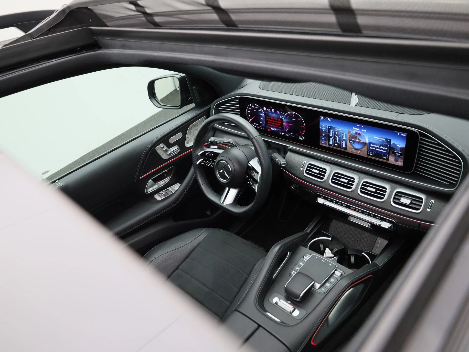 Mercedes-Benz-GLE-image-55