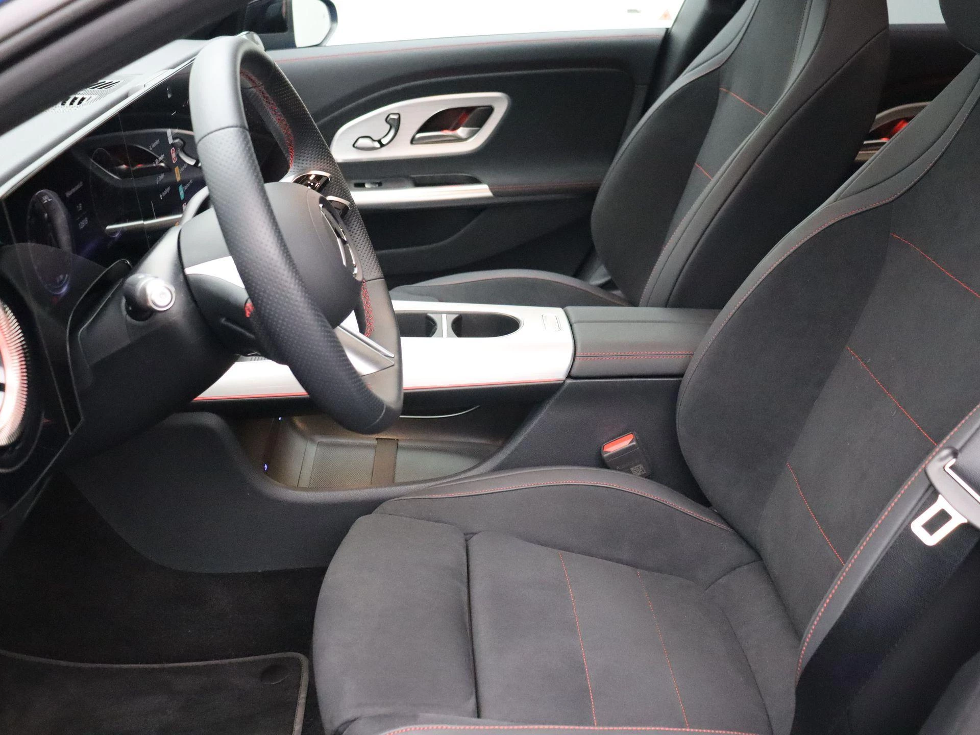 Mercedes-Benz-CLA-image-13