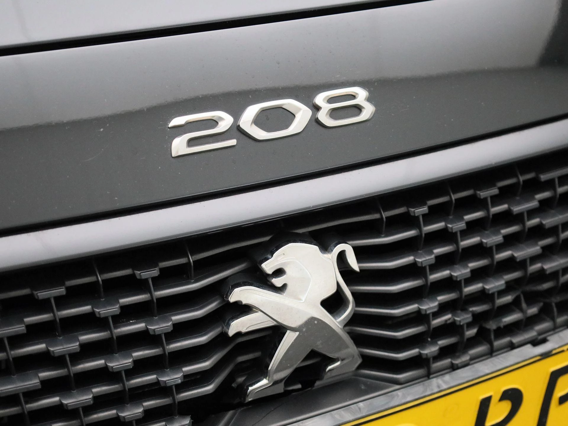 Peugeot-e-208-image-31