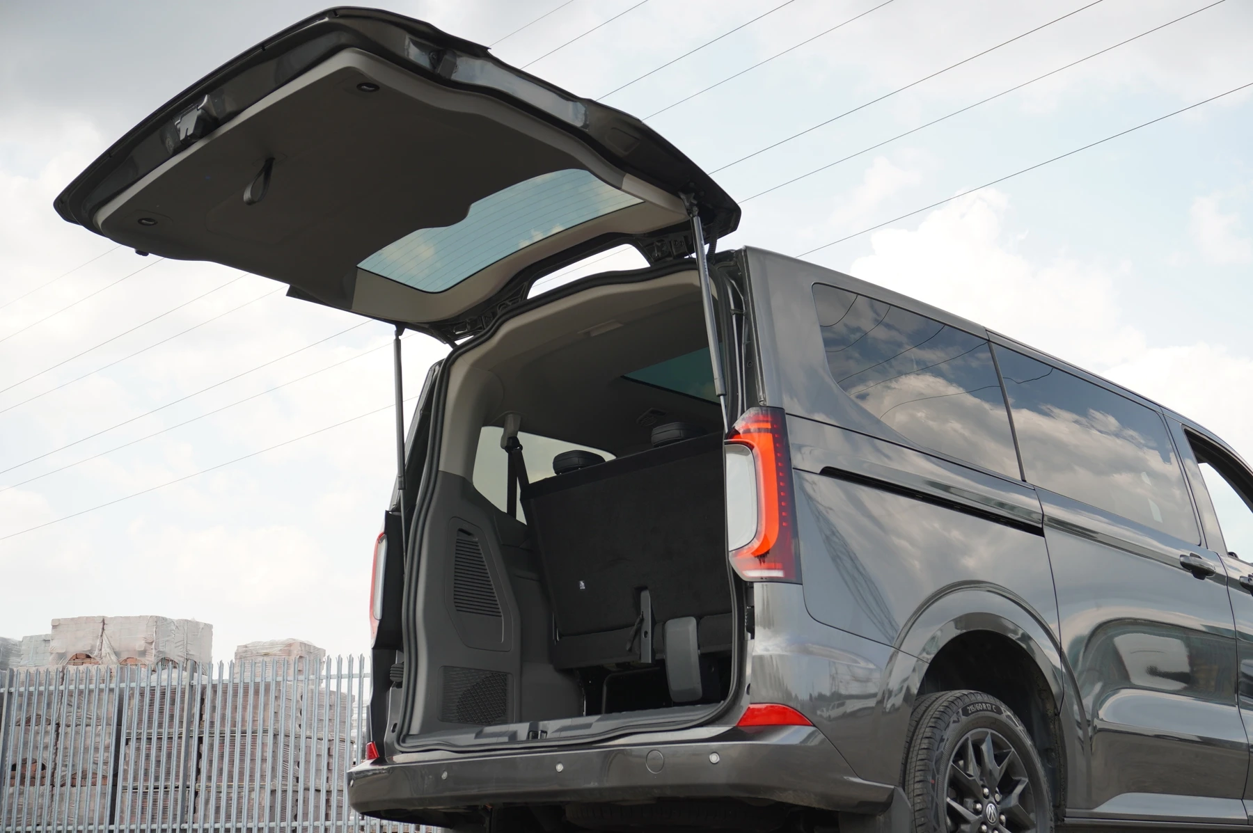 Volkswagen-Transporter-image-53