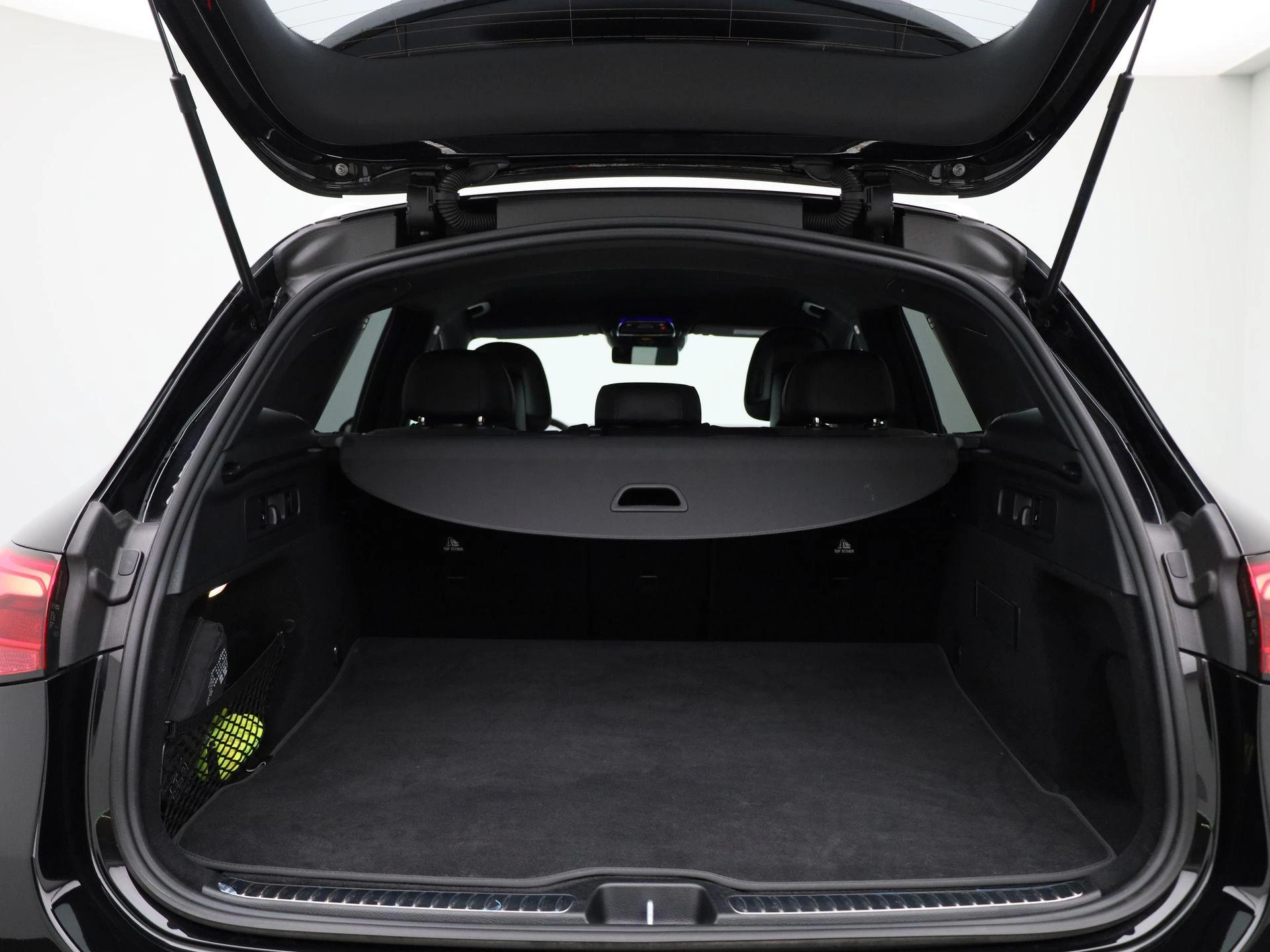 Mercedes-Benz-GLC-image-12