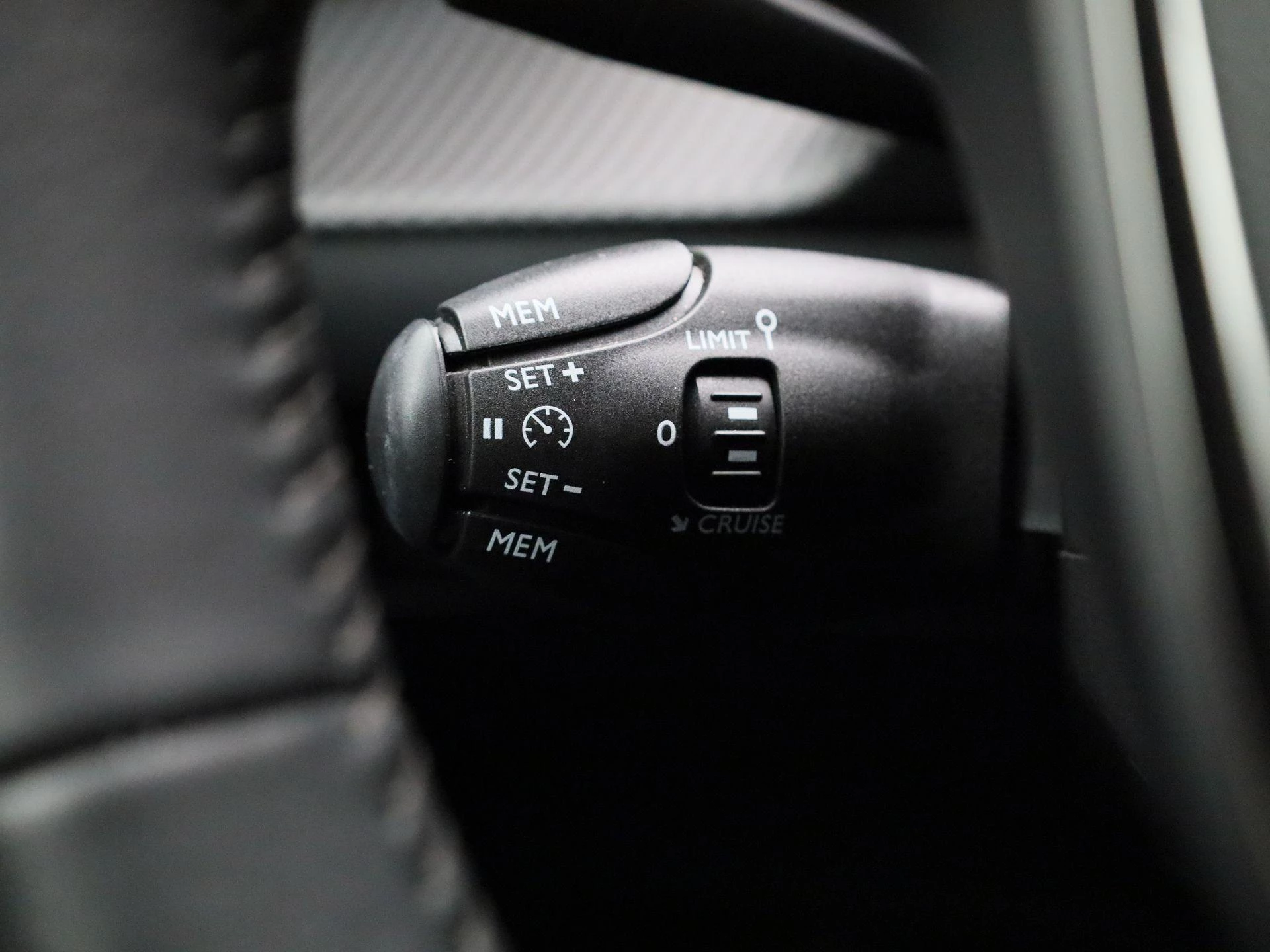 Peugeot-208-image-19