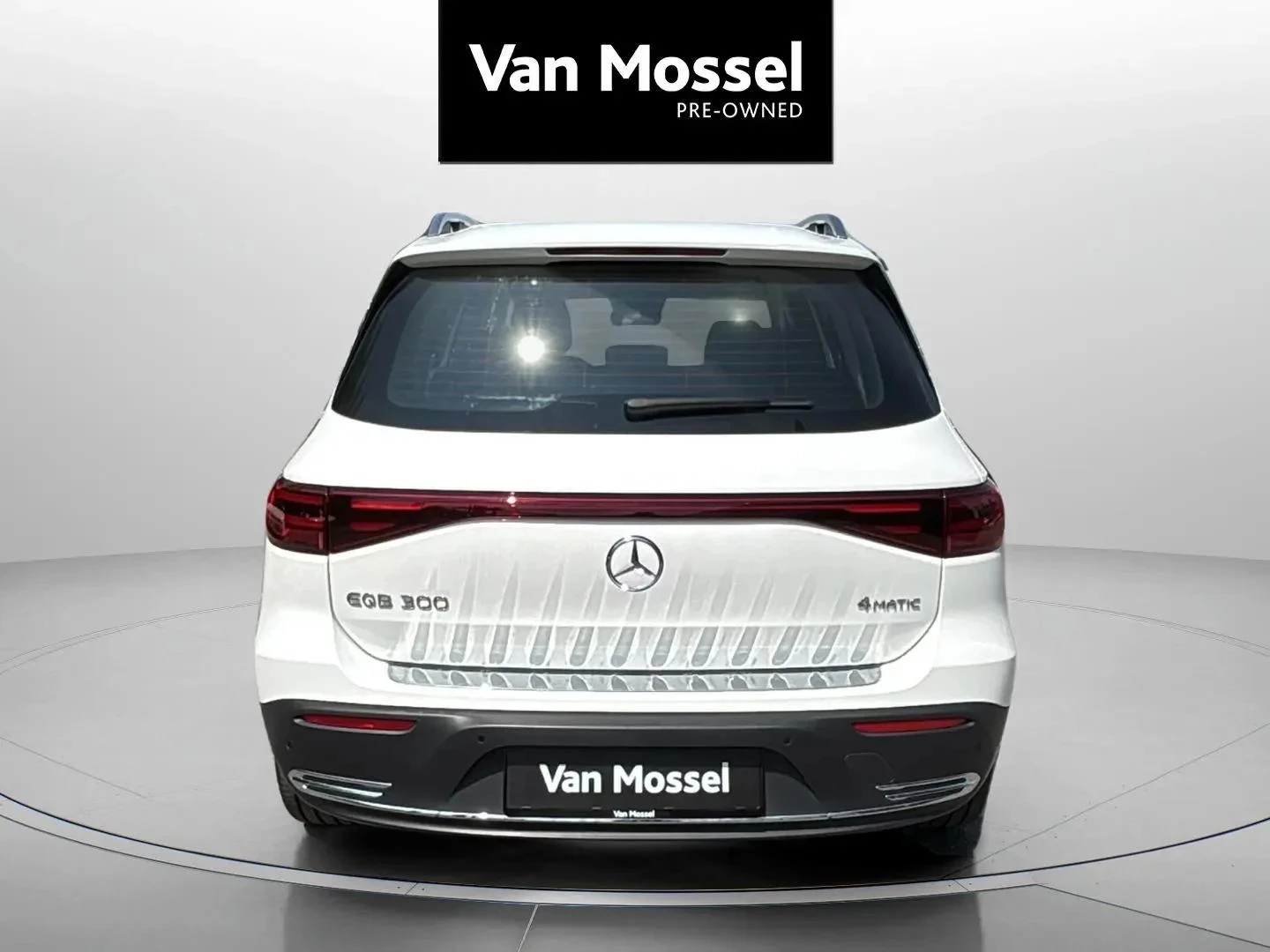 Mercedes-Benz-EQB-image-10