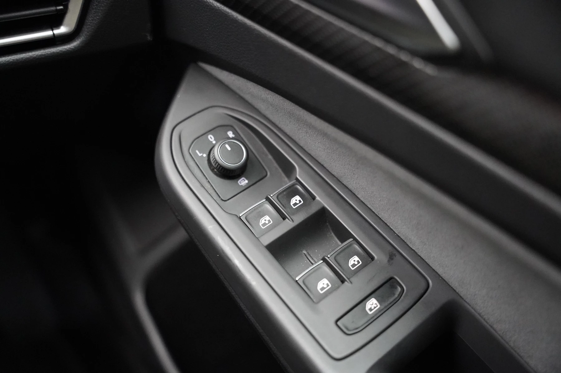 Volkswagen-Golf-image-20