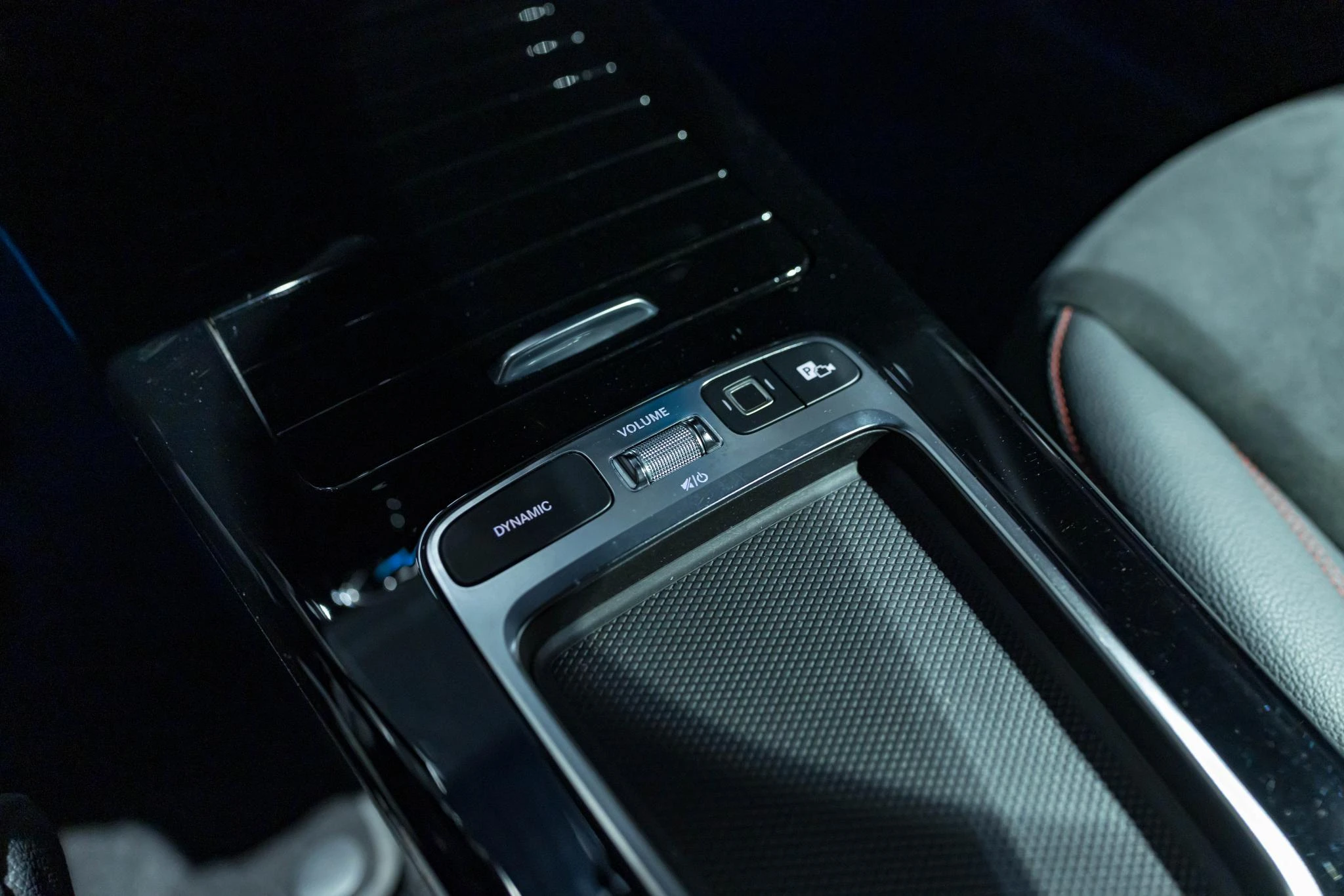 Mercedes-Benz-CLA-image-29