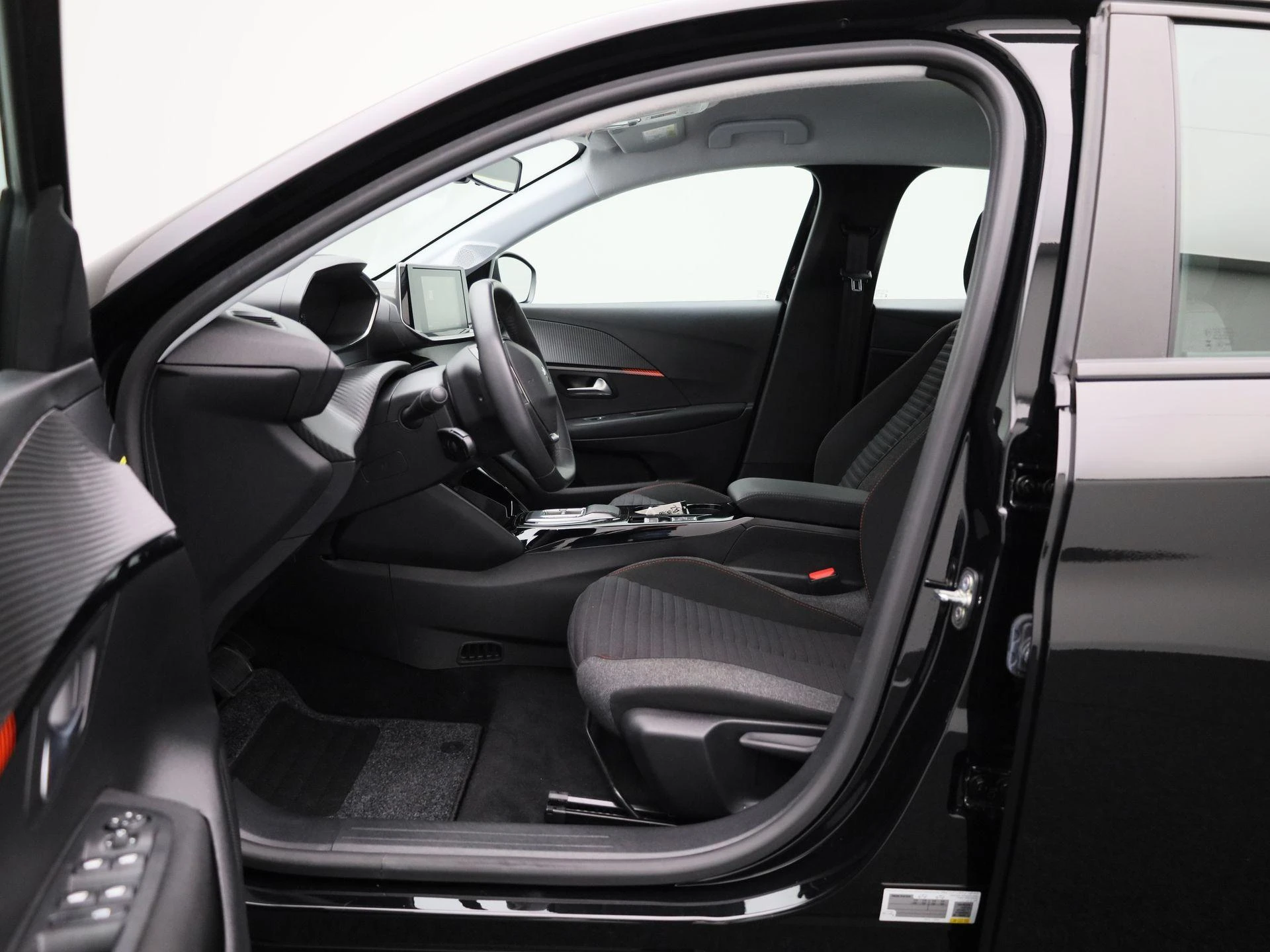 Peugeot-e-208-image-9
