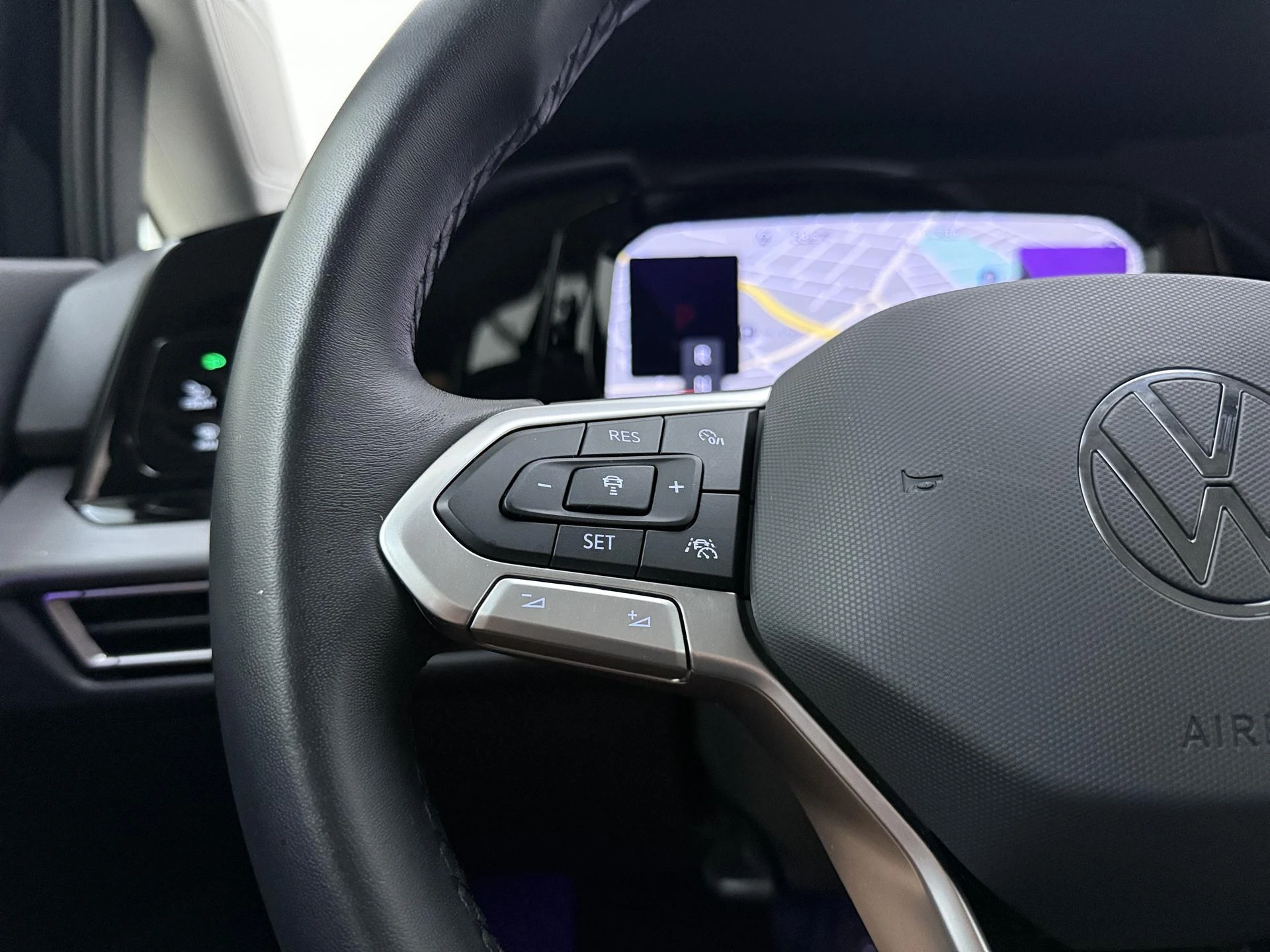 Volkswagen-Golf-image-27