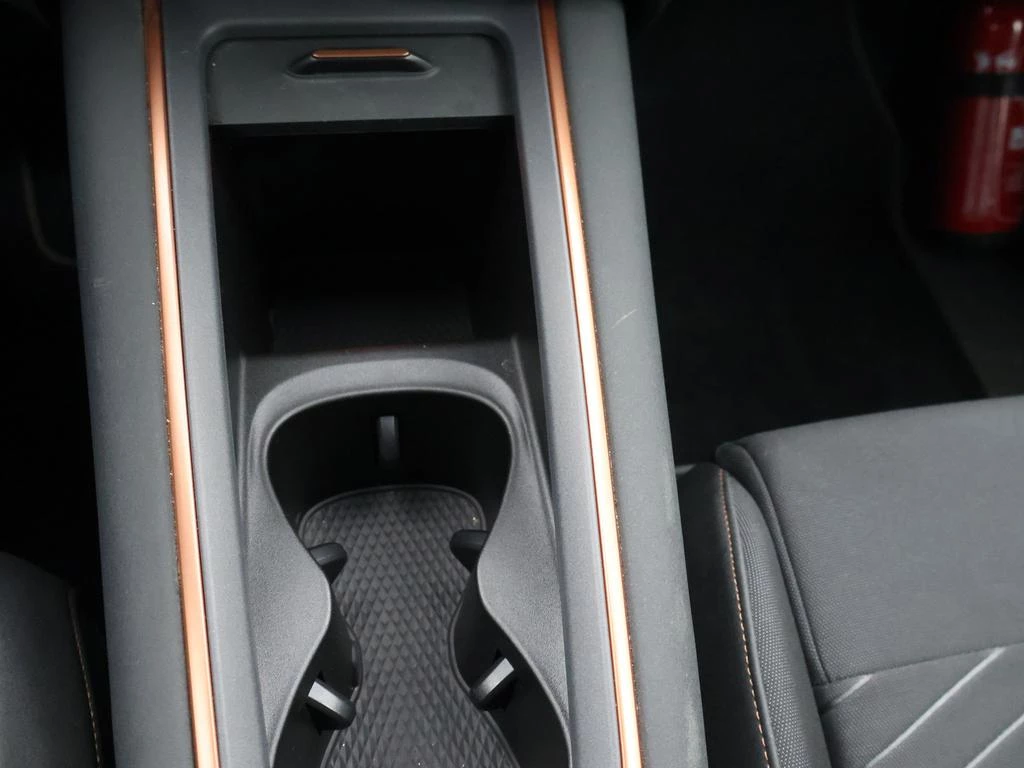 CUPRA Born Born Business Edition 204PK *AUTOMAAT*SPORTZETELS*CAMERA*PDC*ACC*NAVI*APP-CONNECT*...*