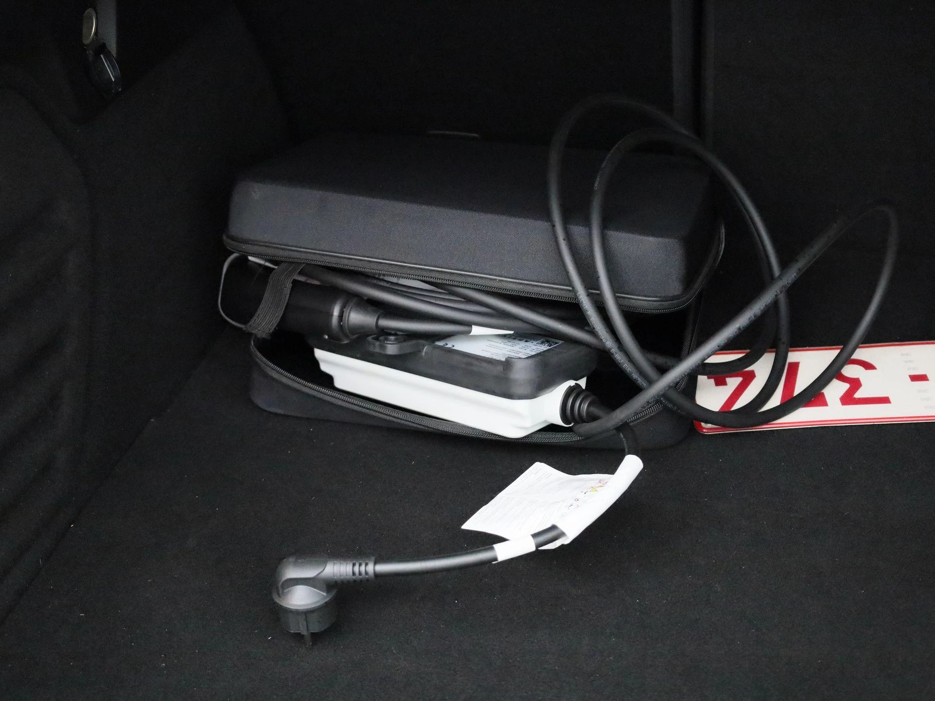 Renault-Megane E-Tech-image-12