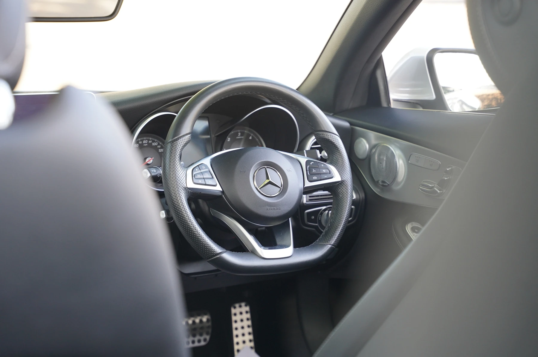 Mercedes-Benz-C-Class-image-16