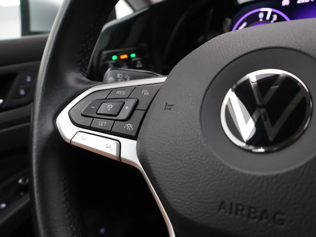 Volkswagen-Golf-image-19