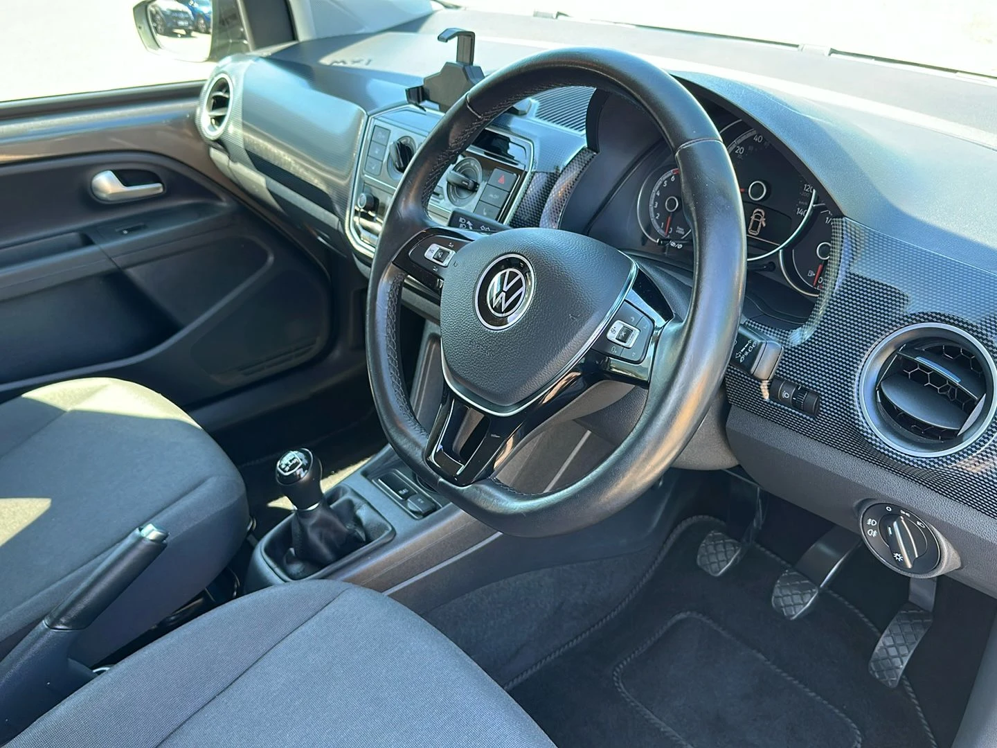 Volkswagen-up!-image-19