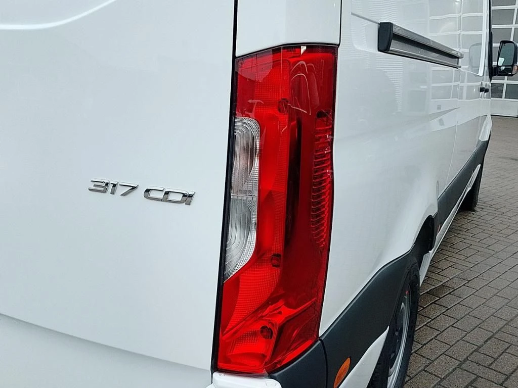 Mercedes-Benz-Sprinter 317 CDI-image-11