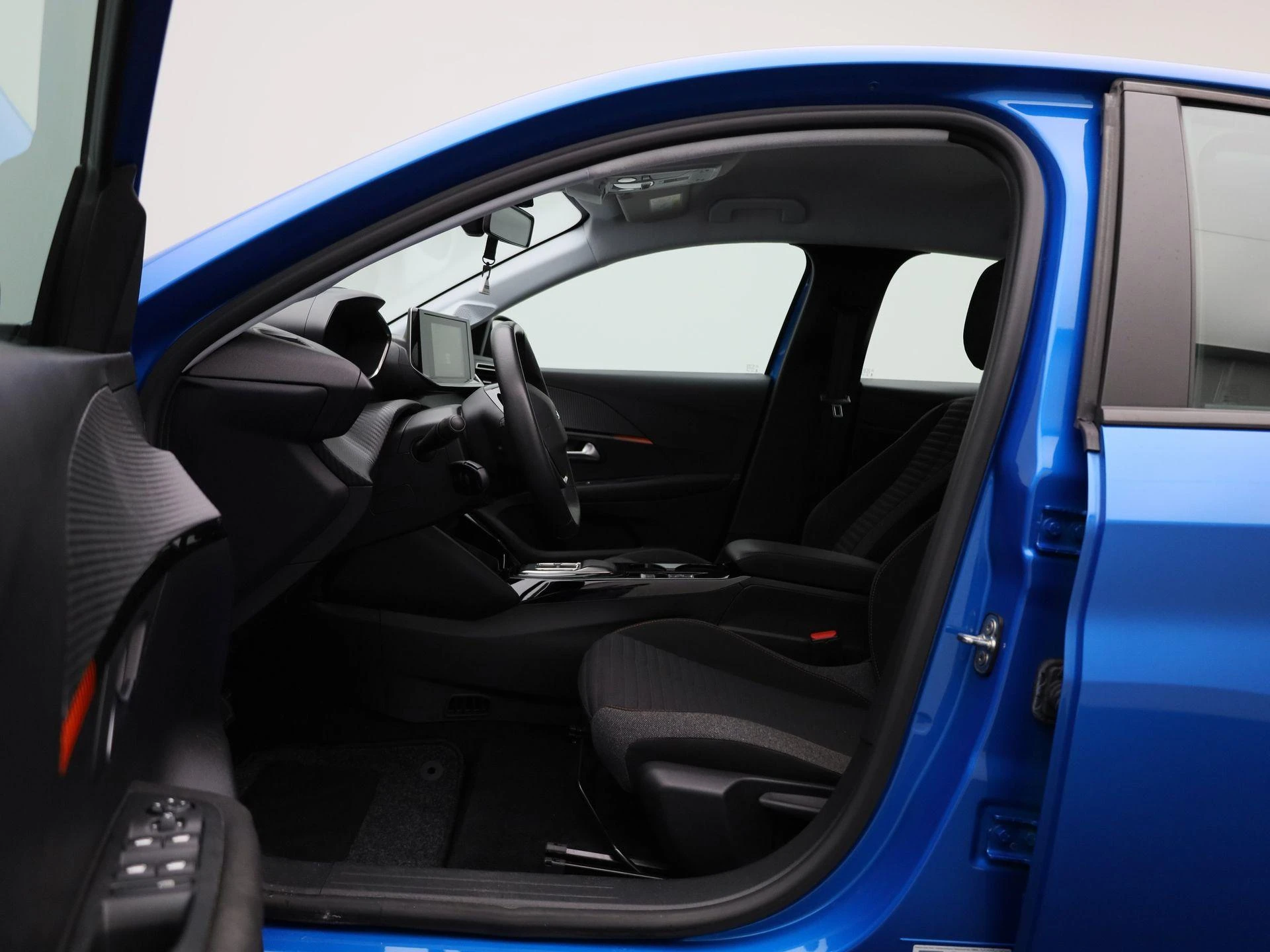 Peugeot-e-208-image-8