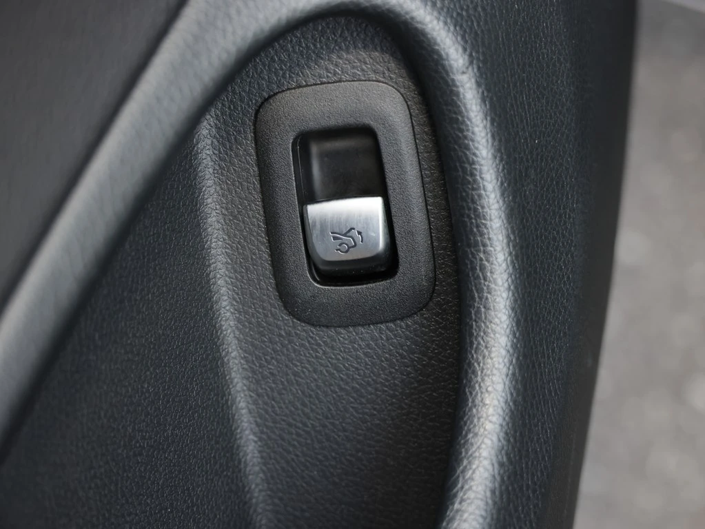 Mercedes-Benz-C-Klasse-image-12