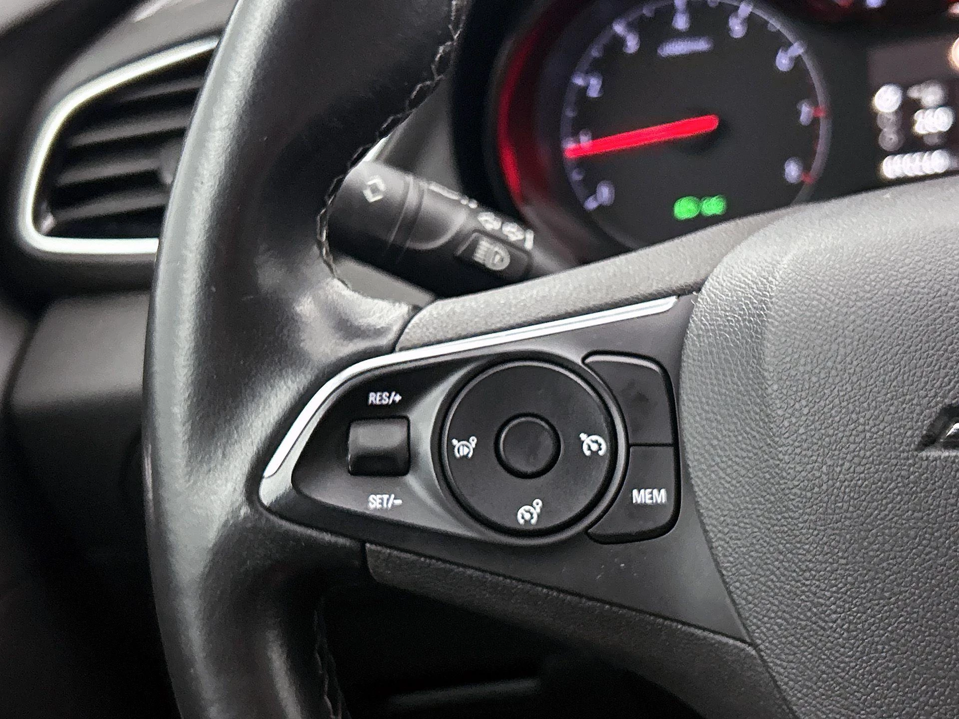 Opel-Grandland X-image-5