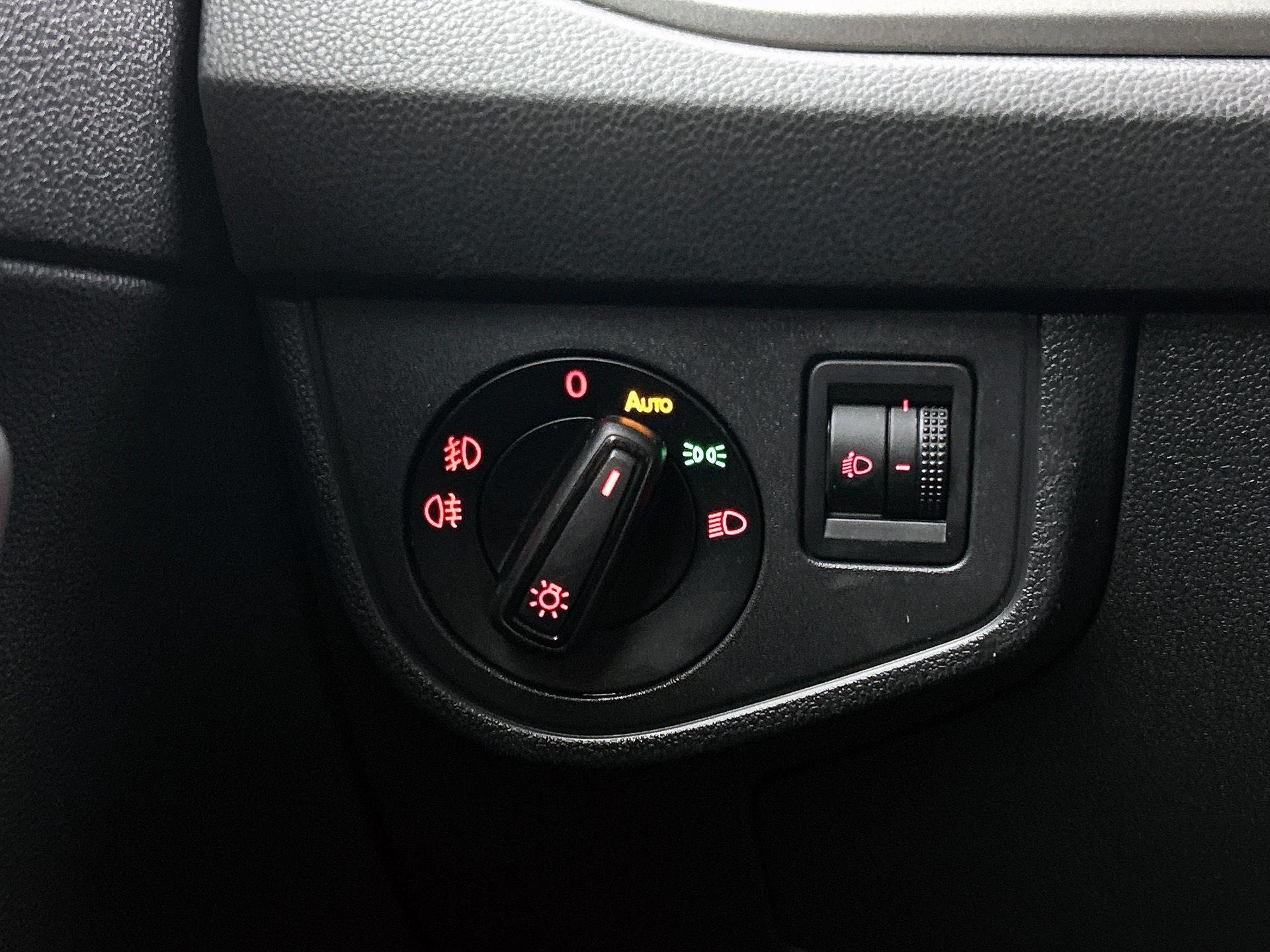 Volkswagen-Polo-image-16