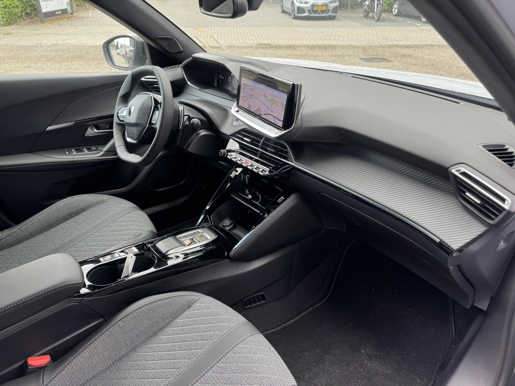 Peugeot 2008 1.2 Hybrid 145 Allure