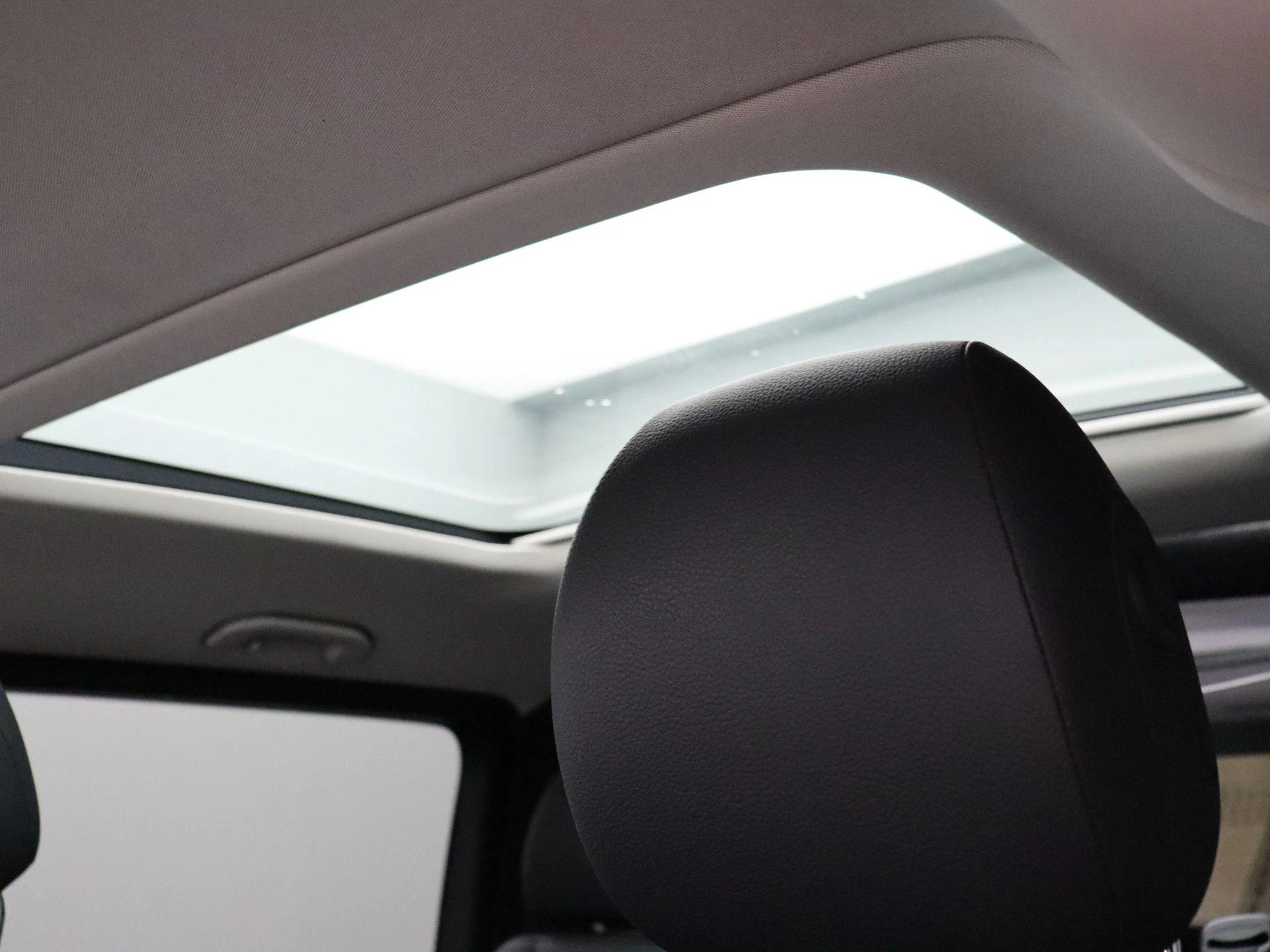 Mercedes-Benz-Vito-image-10
