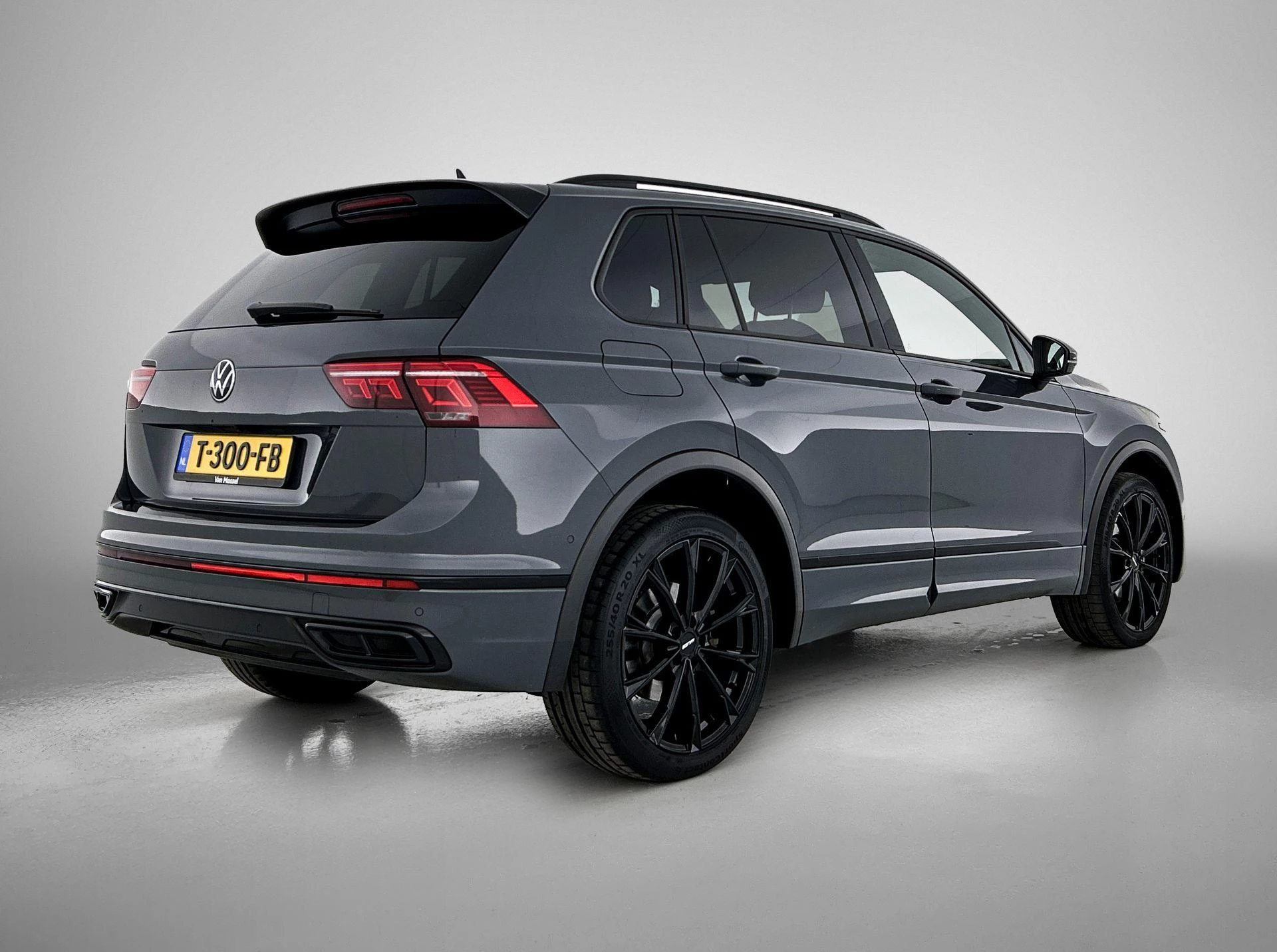 Volkswagen-Tiguan-image-3