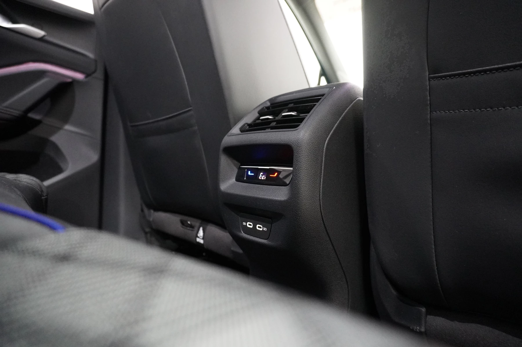 Volkswagen-Tiguan-image-13