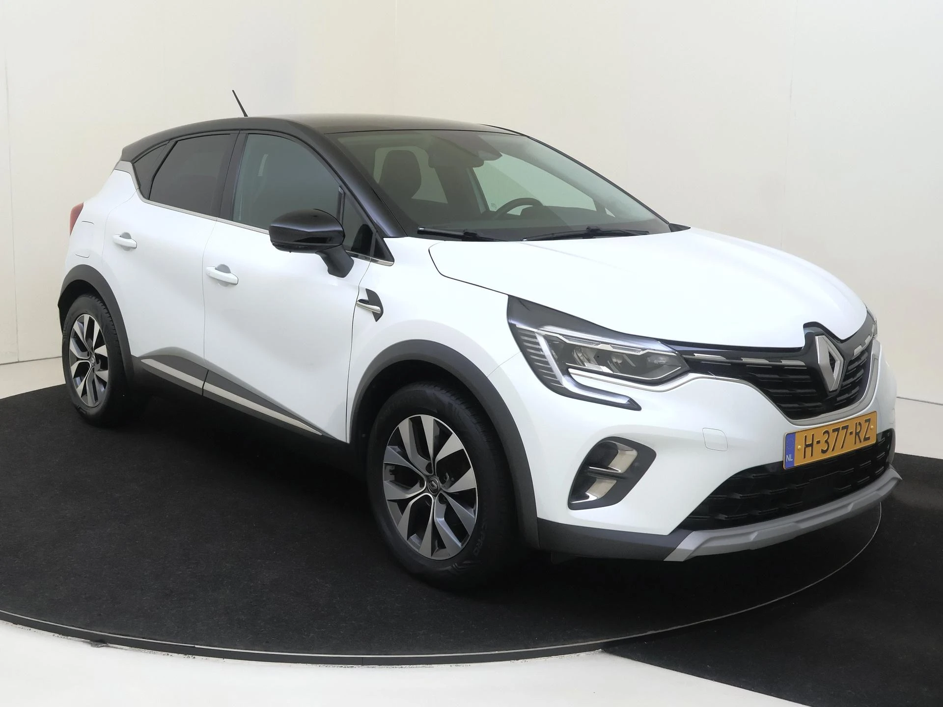 Renault-Captur-image-1