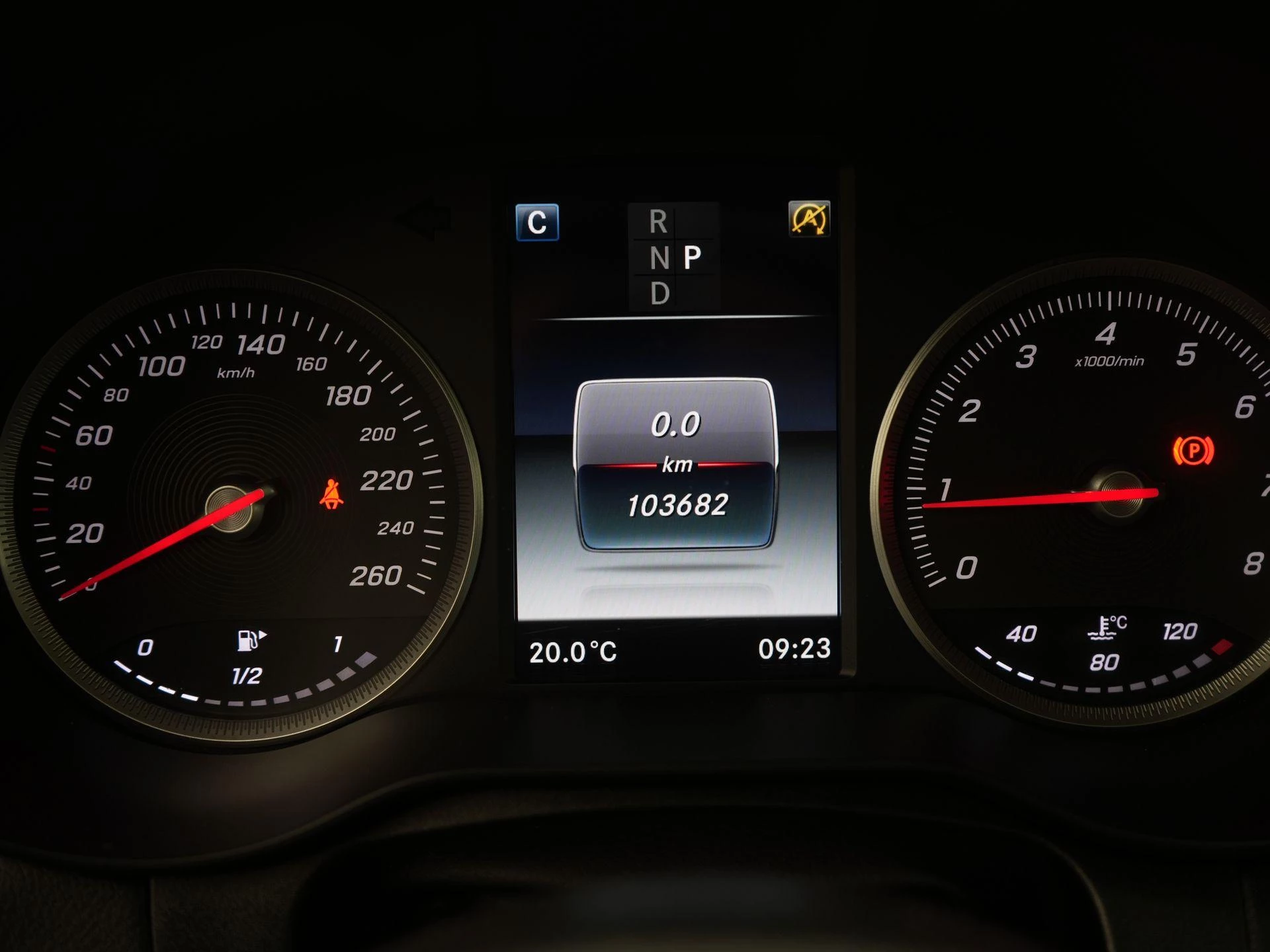 Mercedes-Benz-GLC-image-28