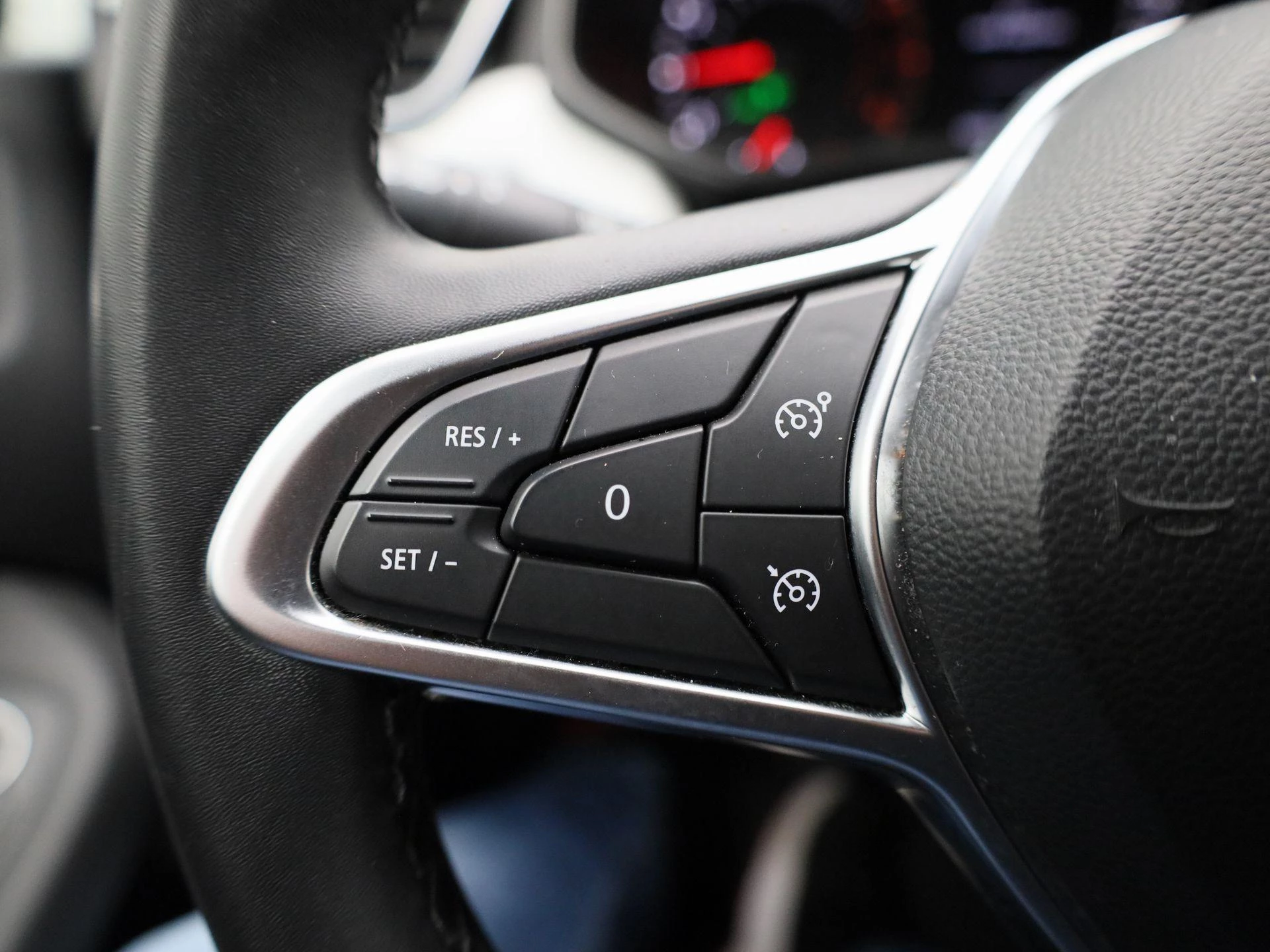 Renault-Clio-image-16
