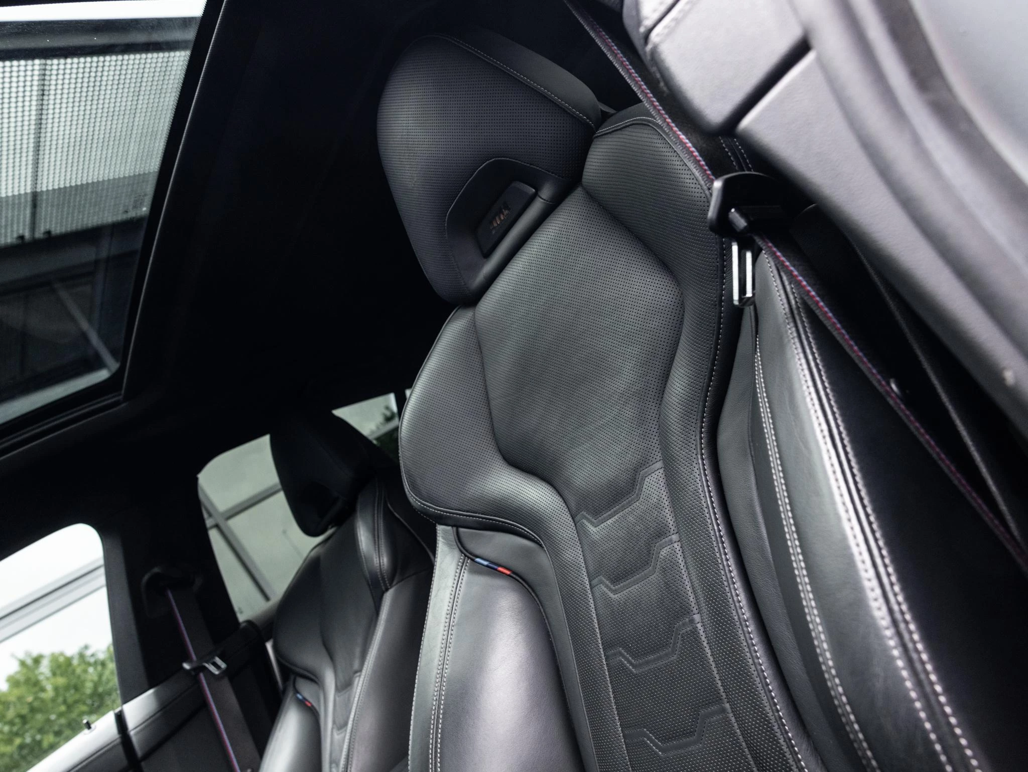 BMW-8 Serie-image-7