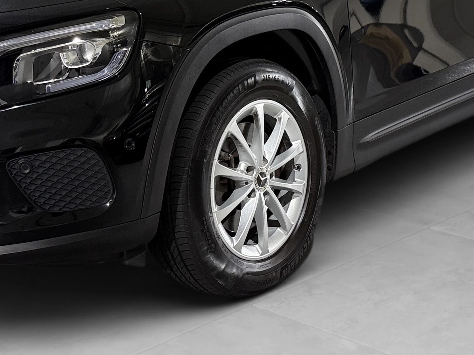 Mercedes-Benz-GLB-image-21