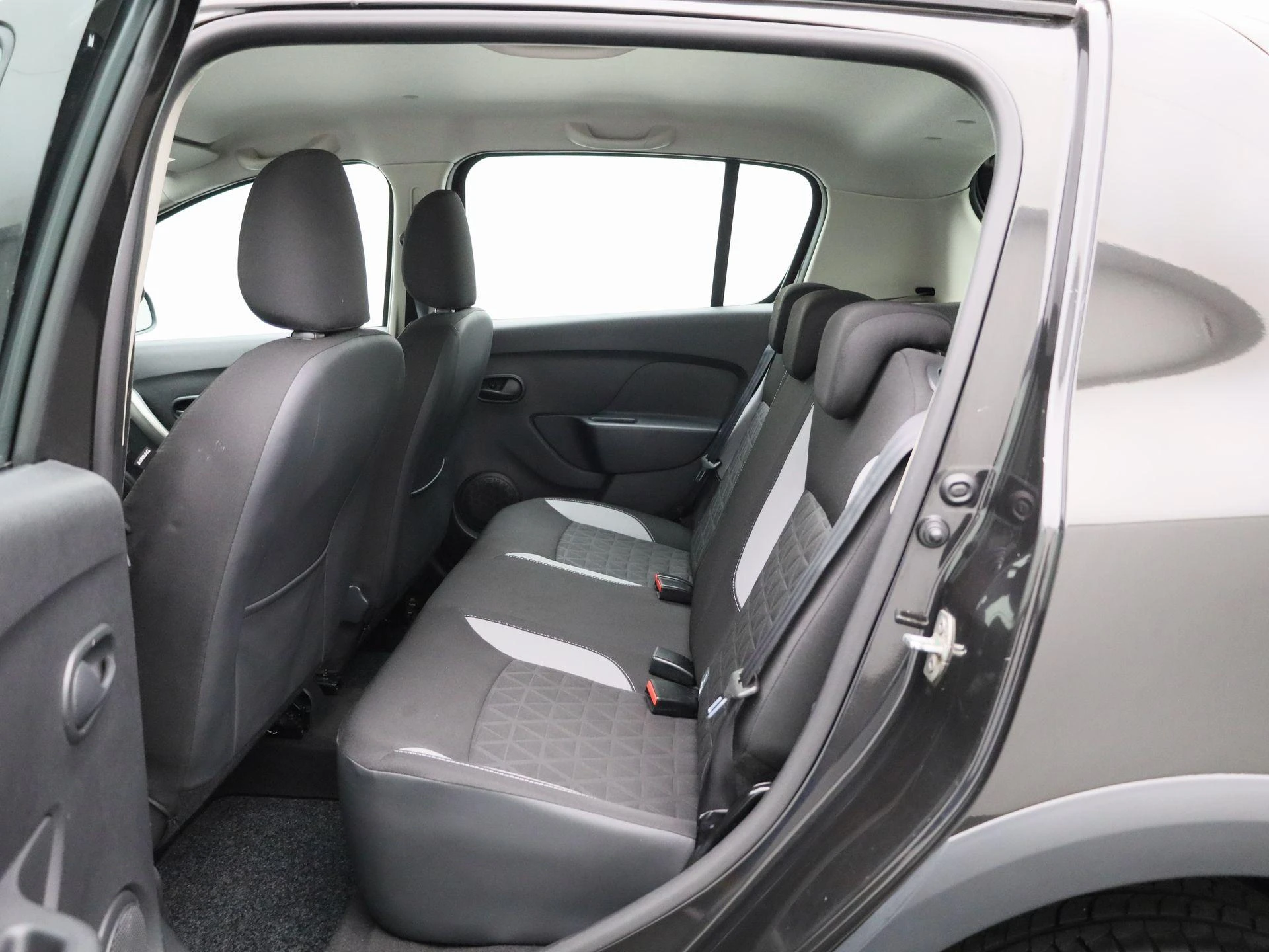 Dacia-Sandero Stepway-image-9