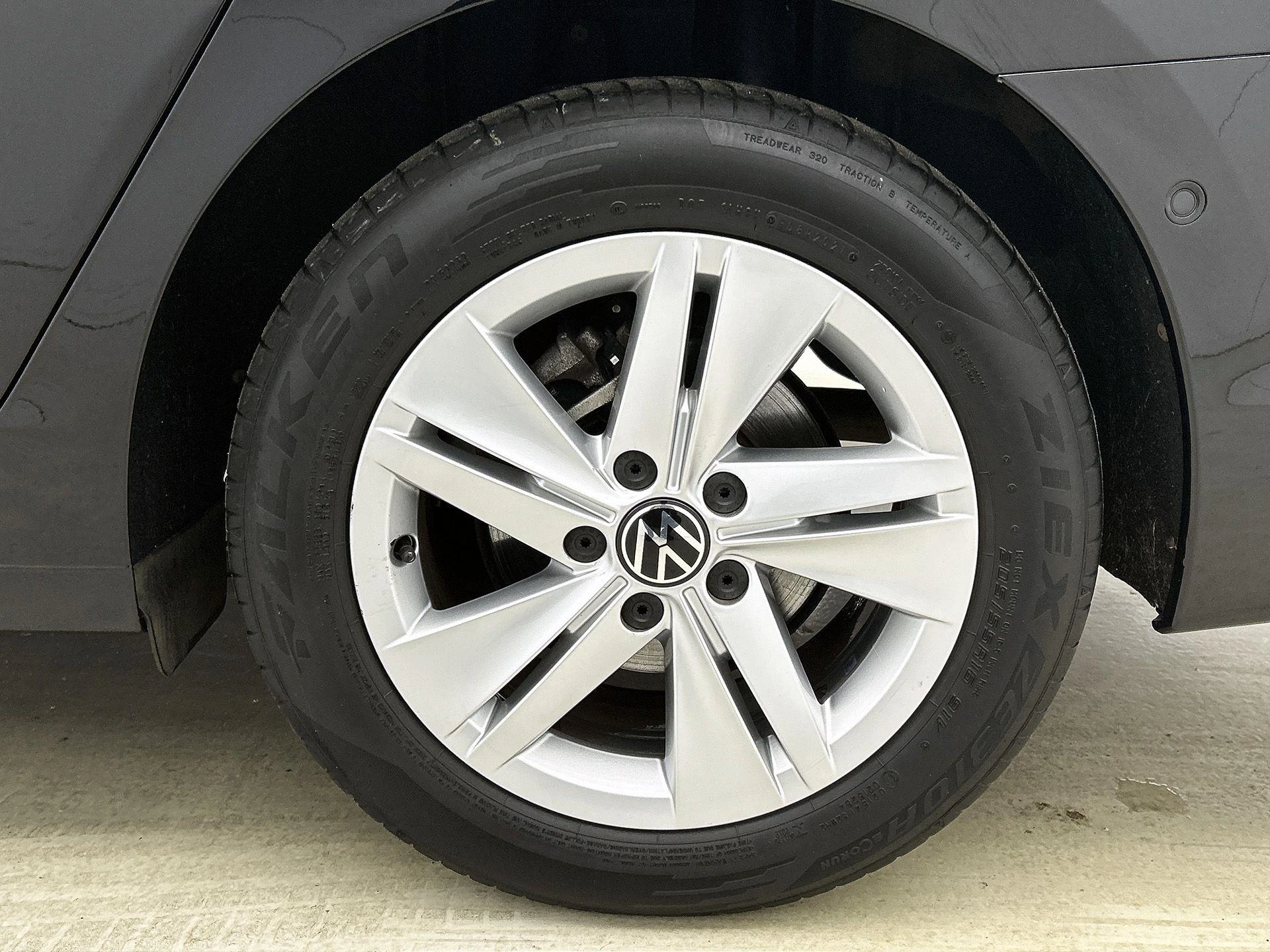 Volkswagen-Golf-image-33