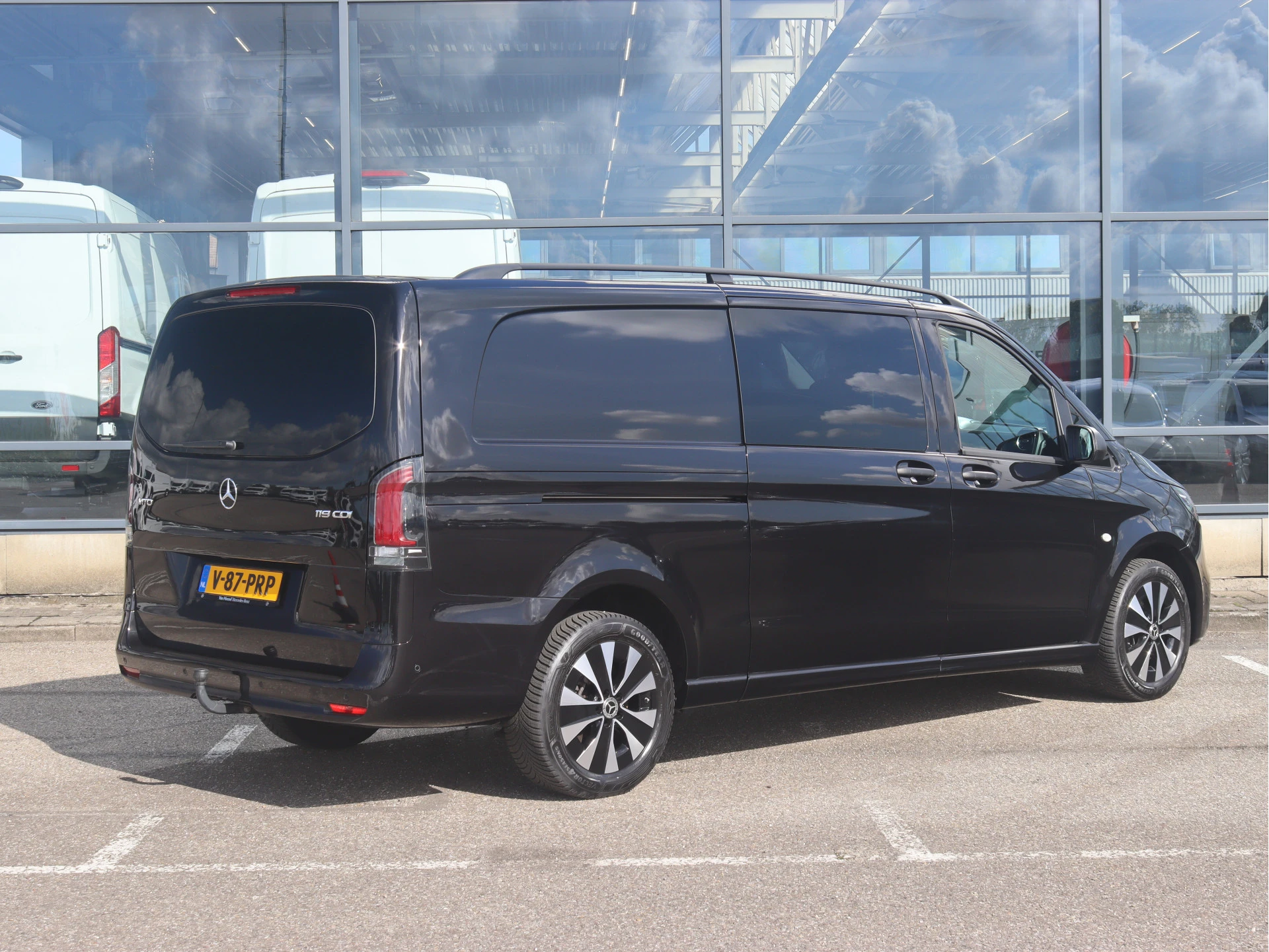 Mercedes-Benz-Vito-image-1