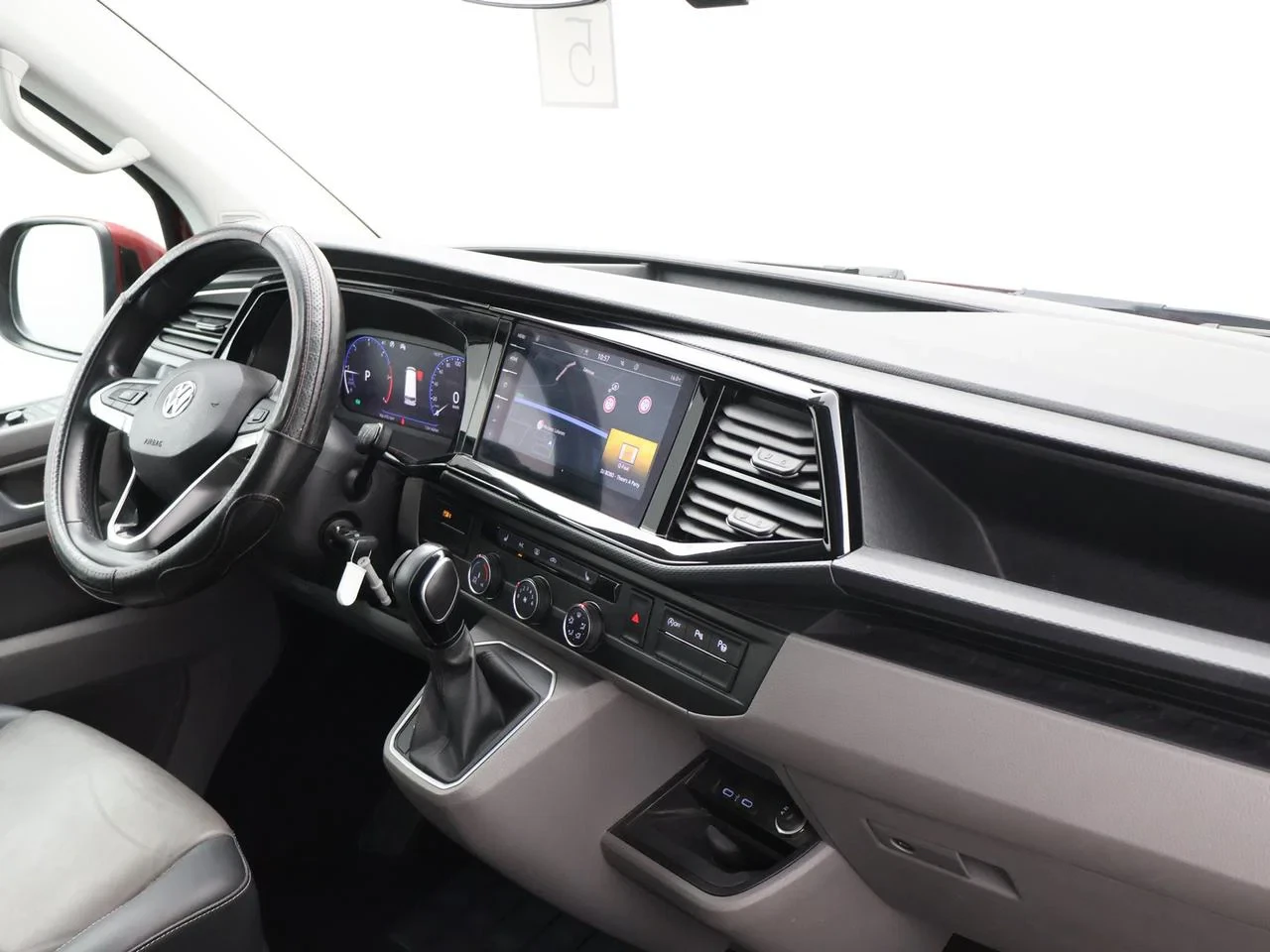 Volkswagen-Transporter-image-5