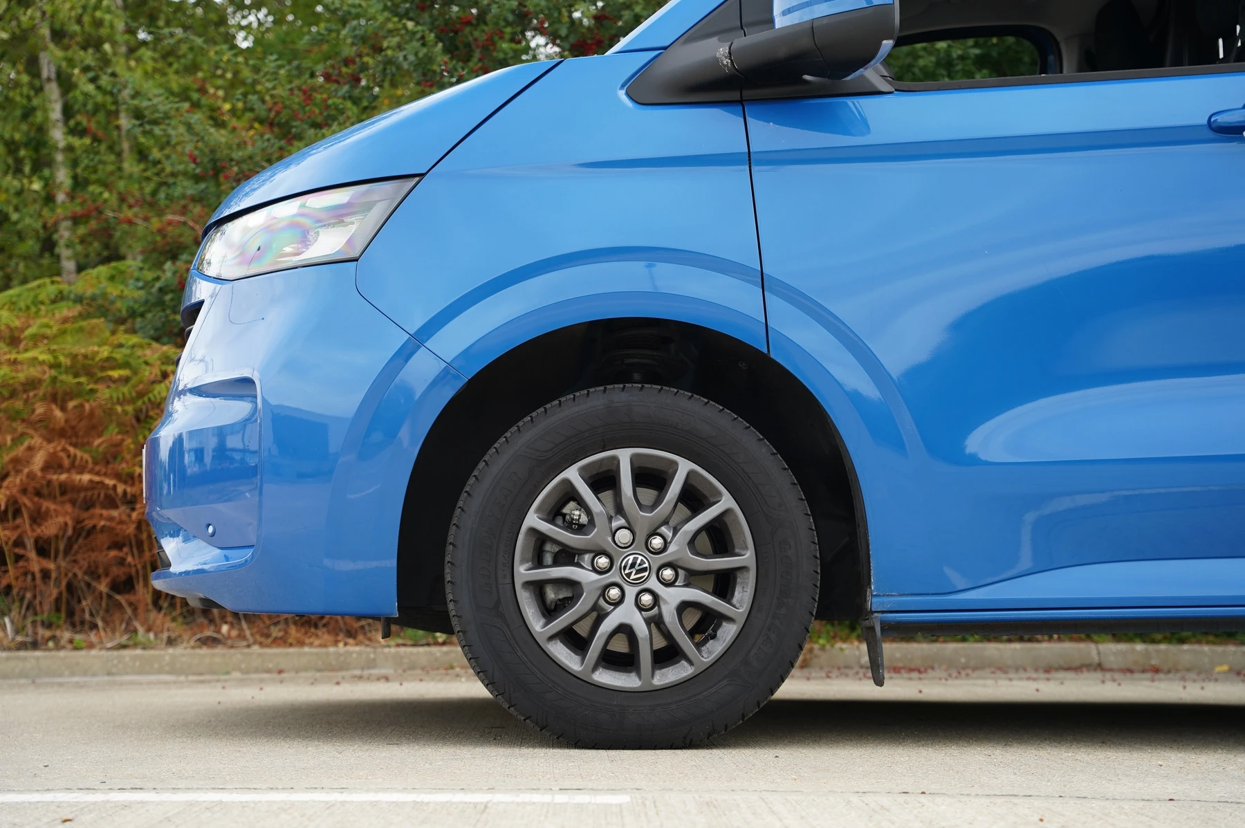 Volkswagen-Transporter-image-4
