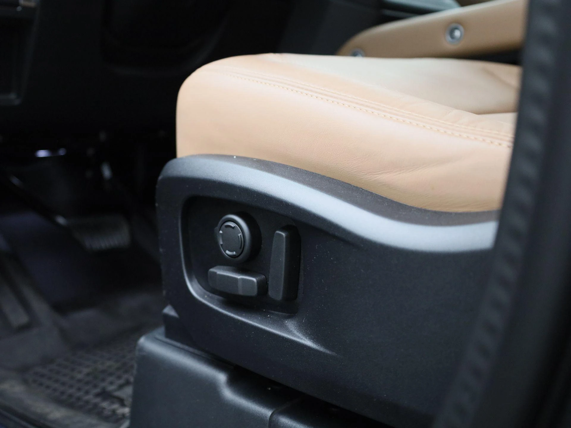 Land Rover-Defender-image-44