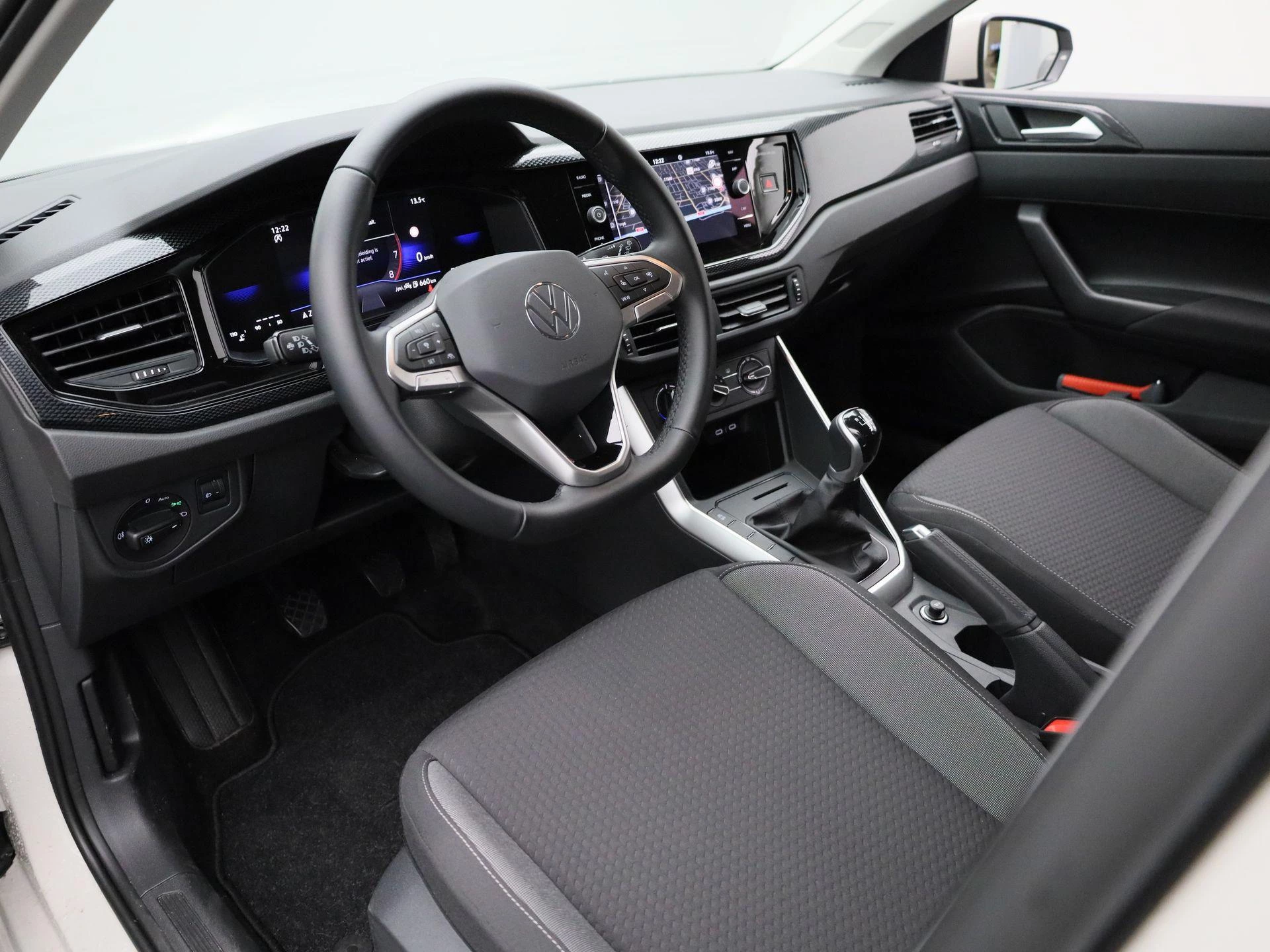 Volkswagen-Polo-image-14