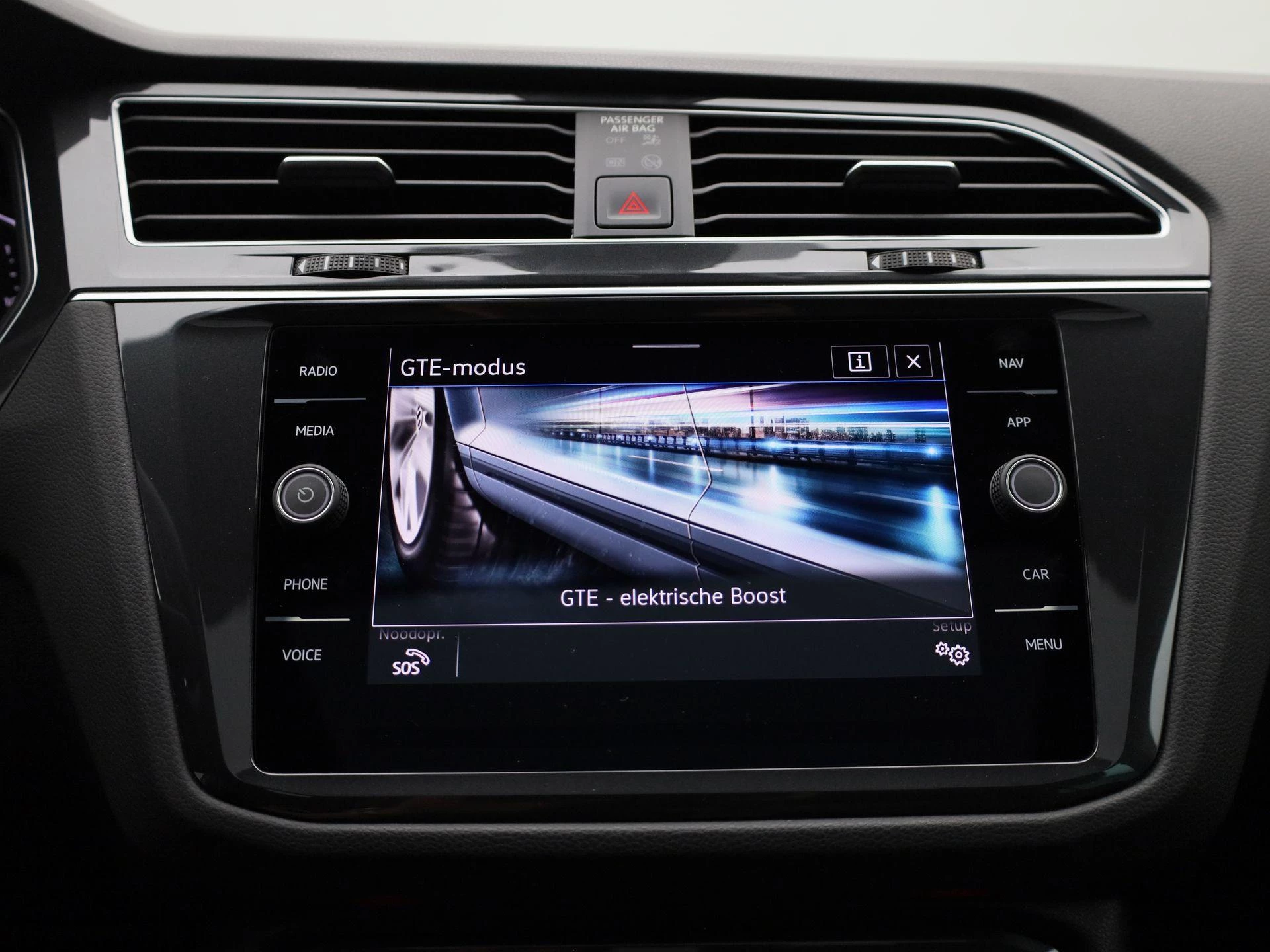 Volkswagen-Tiguan-image-26