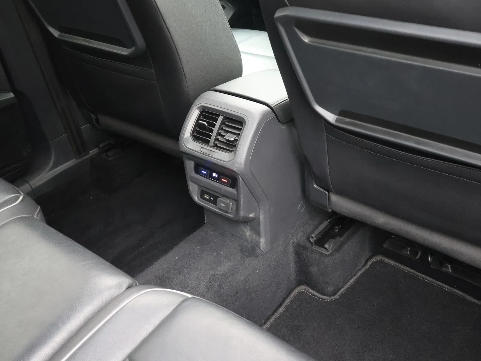 Volkswagen Tiguan Allspace Tiguan R-Line AllSpace Platinum 1.5TSI 150PK *AUTOMAAT*PANODAK*TREKHAAK*360° CAMERA*LEDER*ACC*APP-CONNECT*