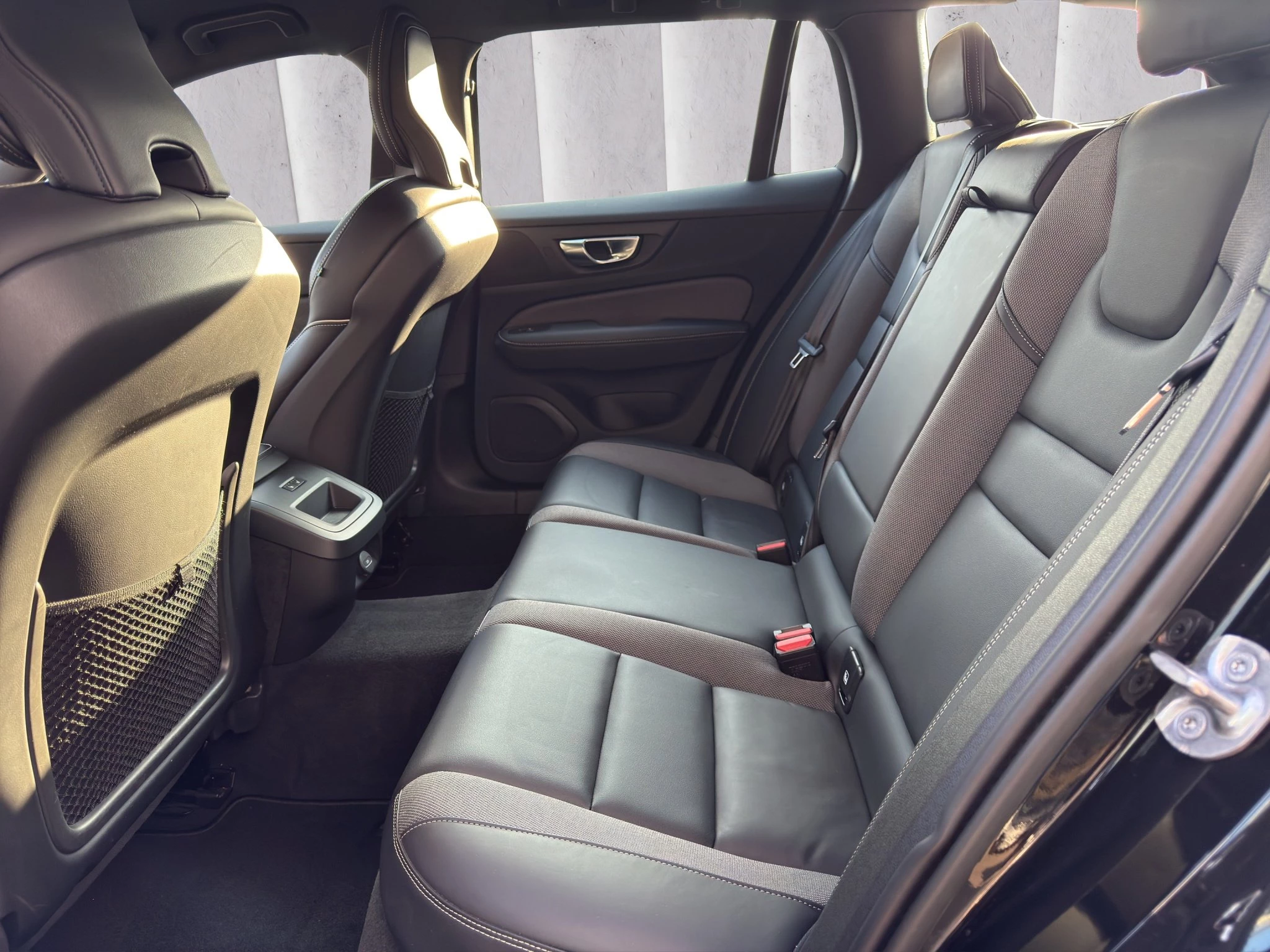 Volvo V60 B3 Plus Dark