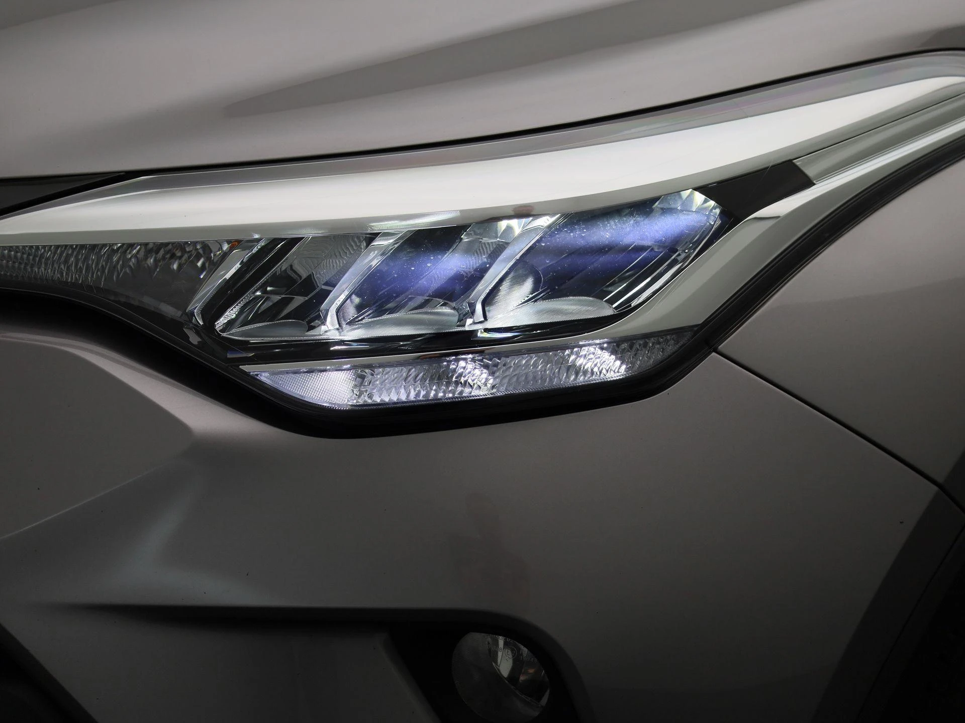Toyota-C-HR-image-13