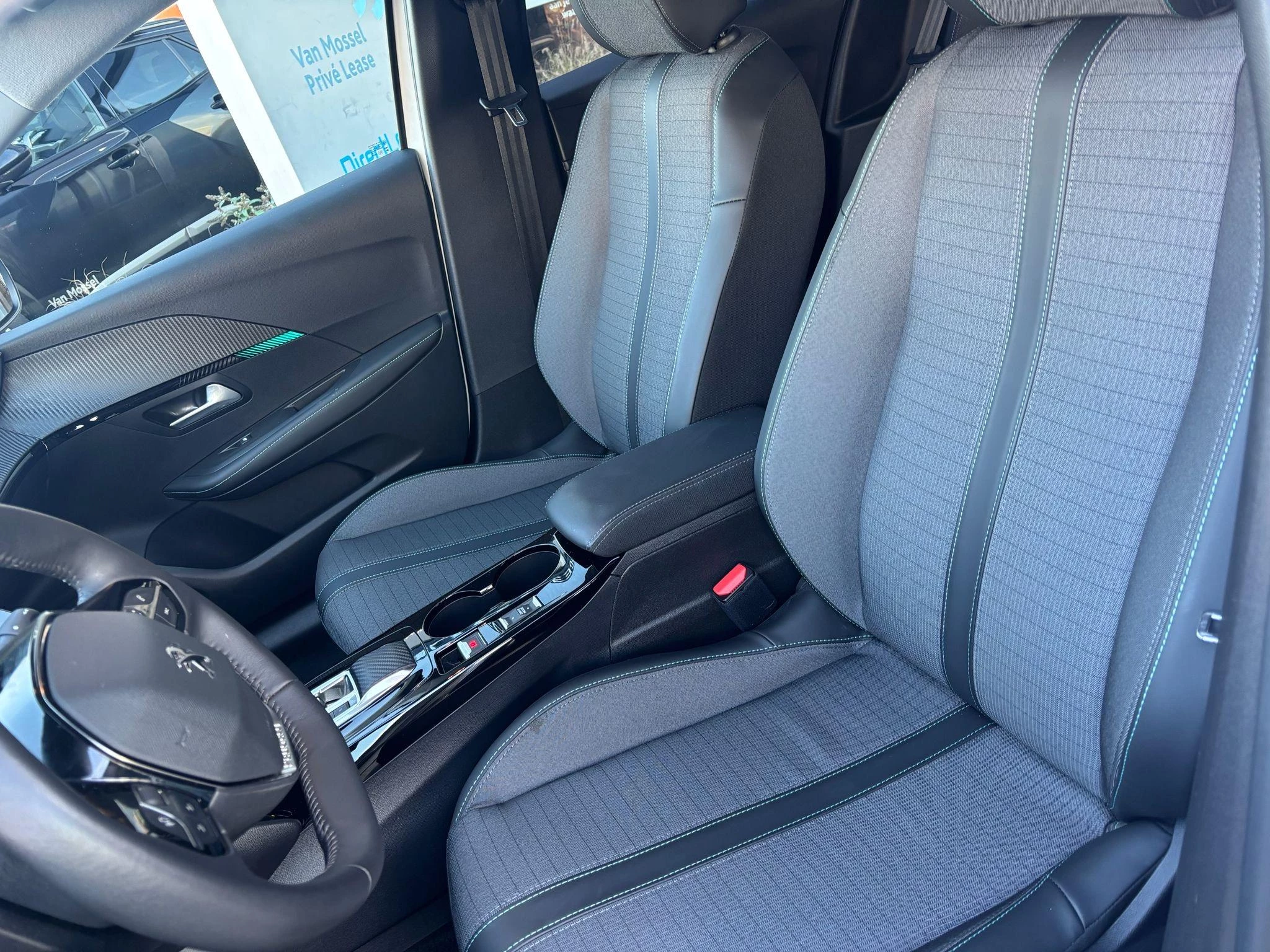 Peugeot-e-208-image-9