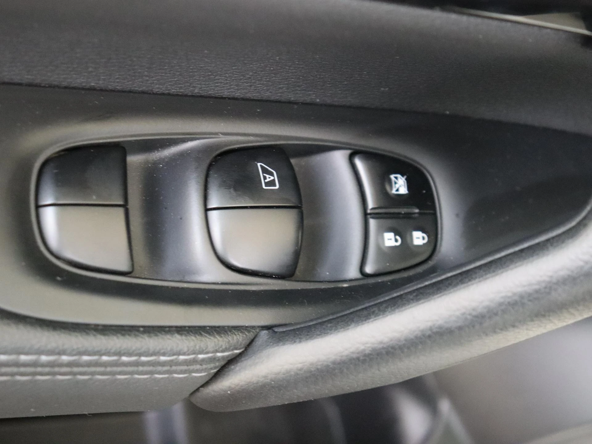 Nissan-QASHQAI-image-25